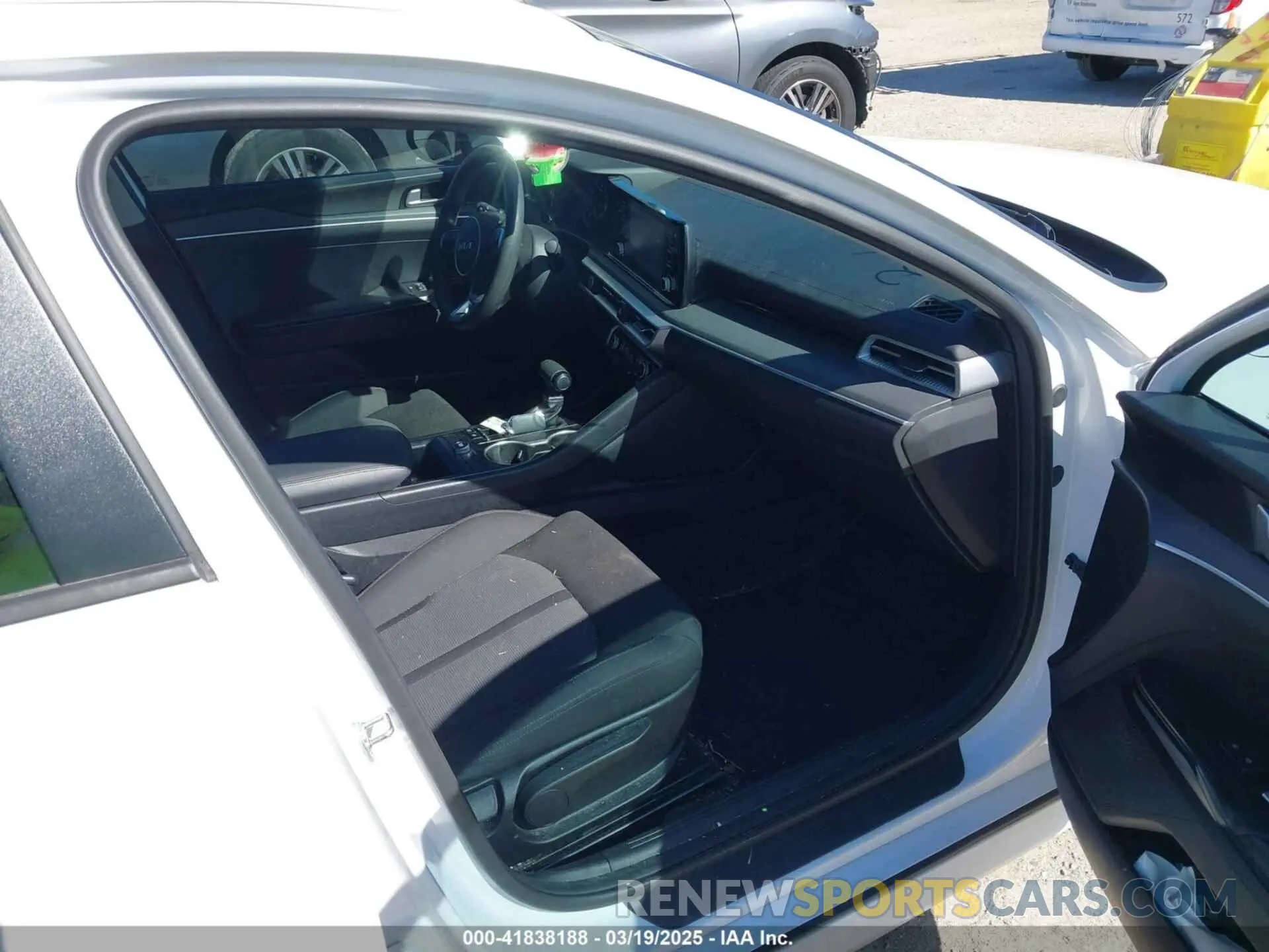 5 fotografías del automóvil dañado 5XXG14J23NG158485 KIA K5 2022