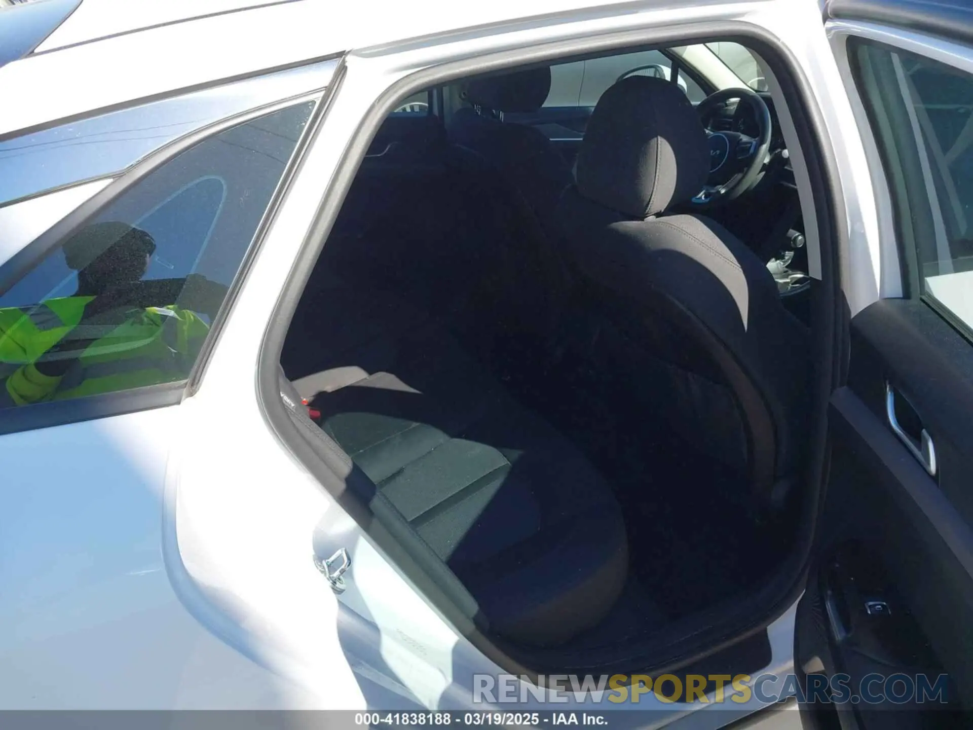 8 fotografías del automóvil dañado 5XXG14J23NG158485 KIA K5 2022