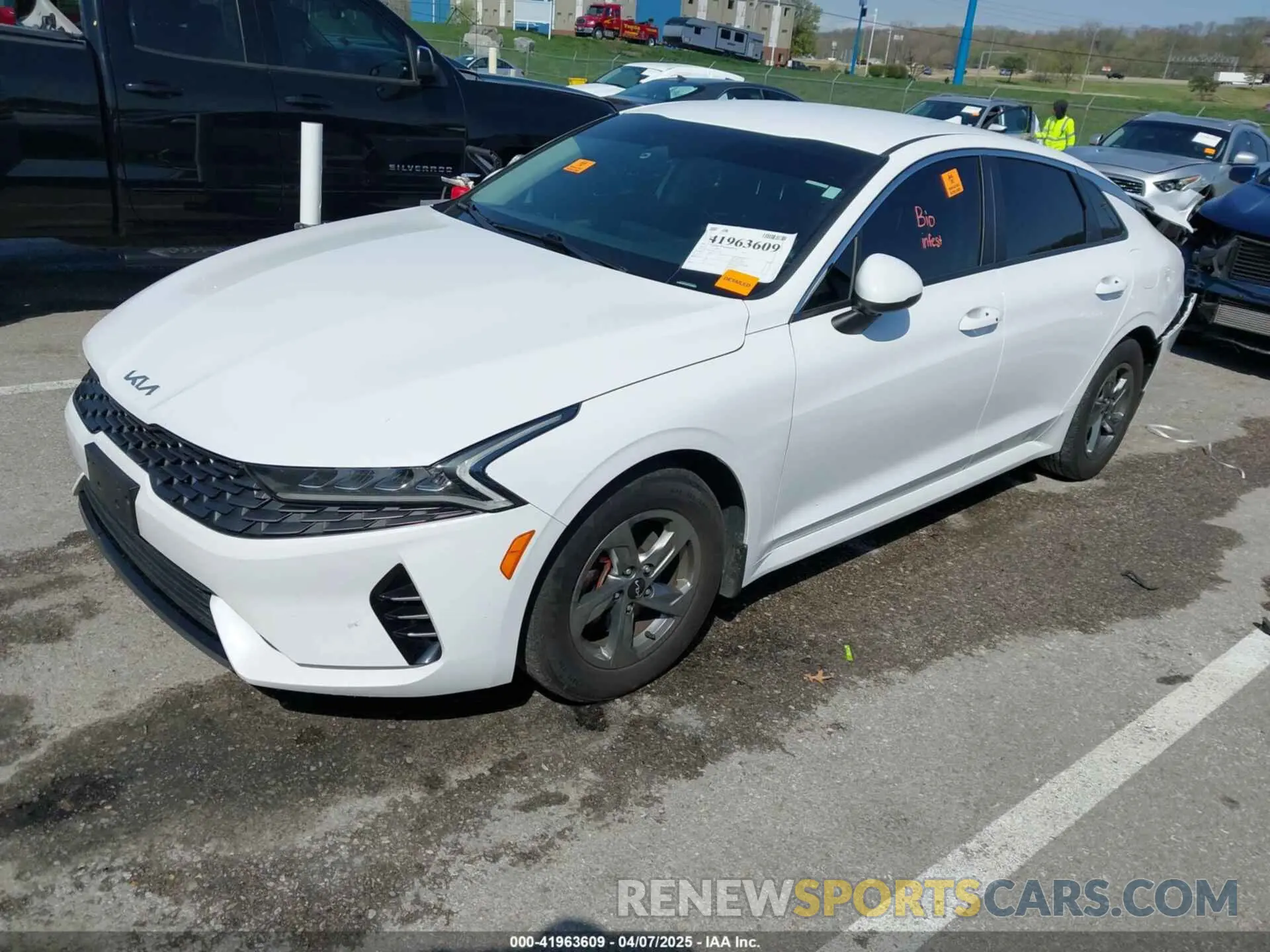 2 fotografías del automóvil dañado 5XXG14J24NG105116 KIA K5 2022
