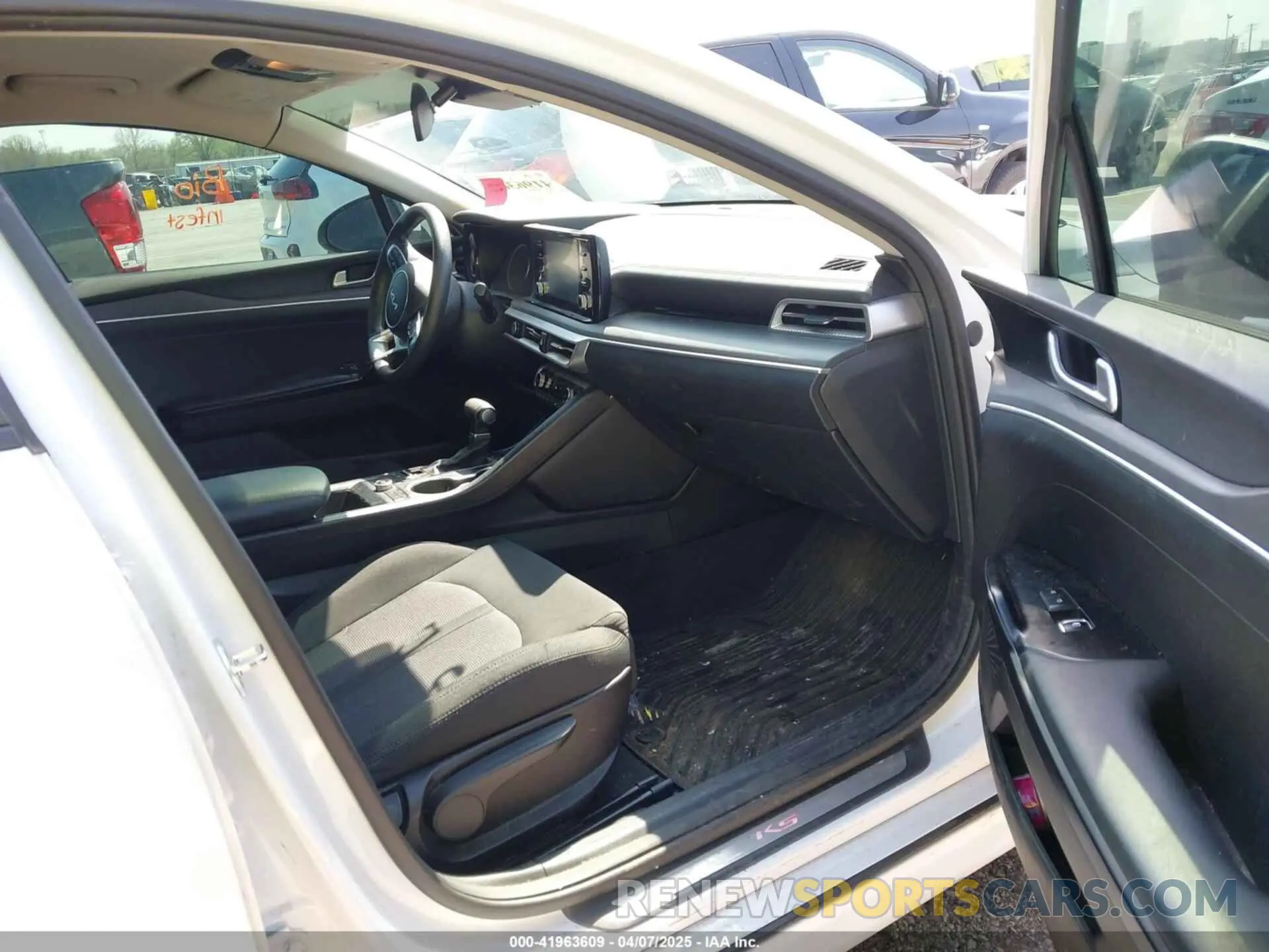 5 fotografías del automóvil dañado 5XXG14J24NG105116 KIA K5 2022