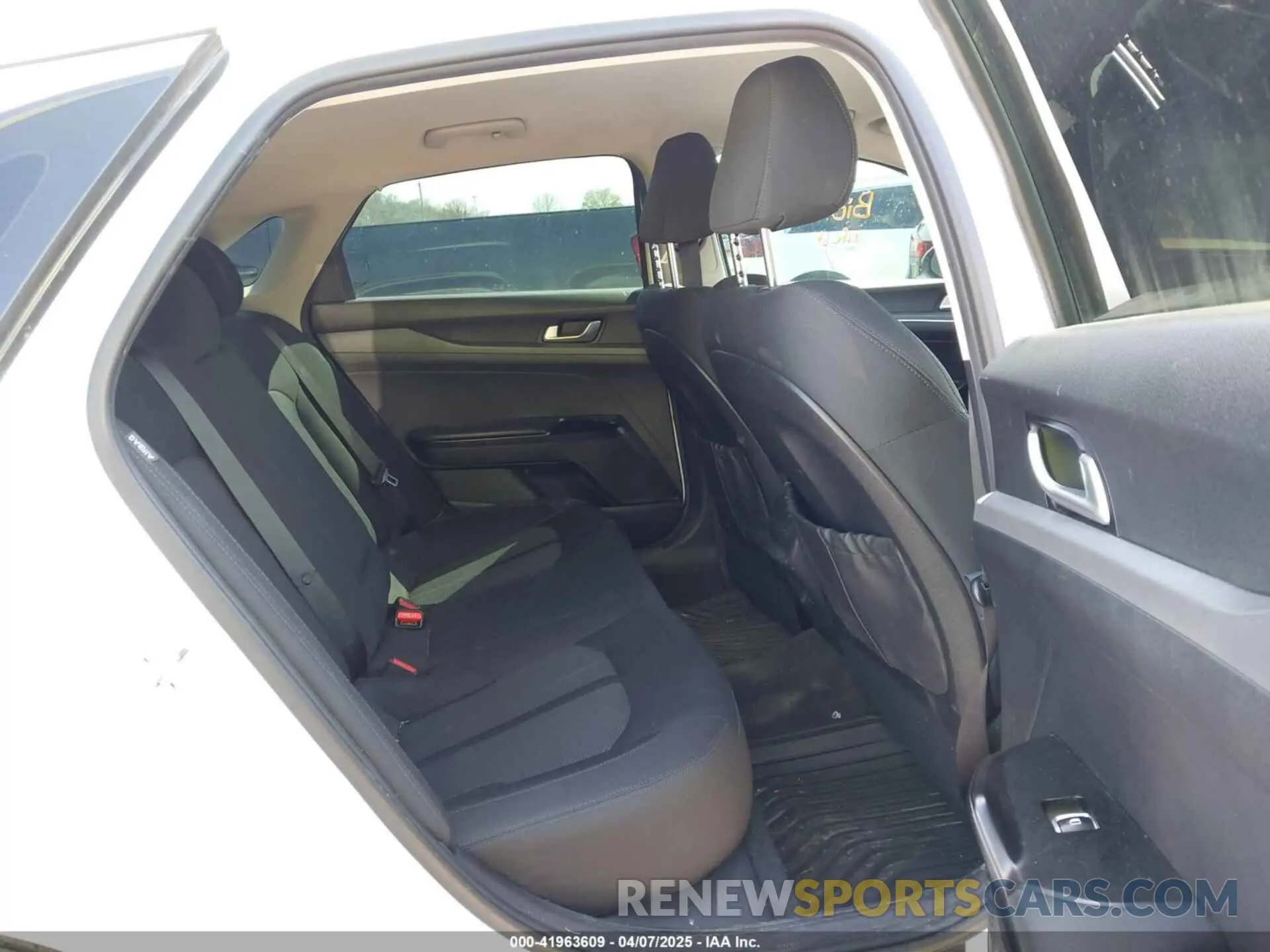 8 fotografías del automóvil dañado 5XXG14J24NG105116 KIA K5 2022