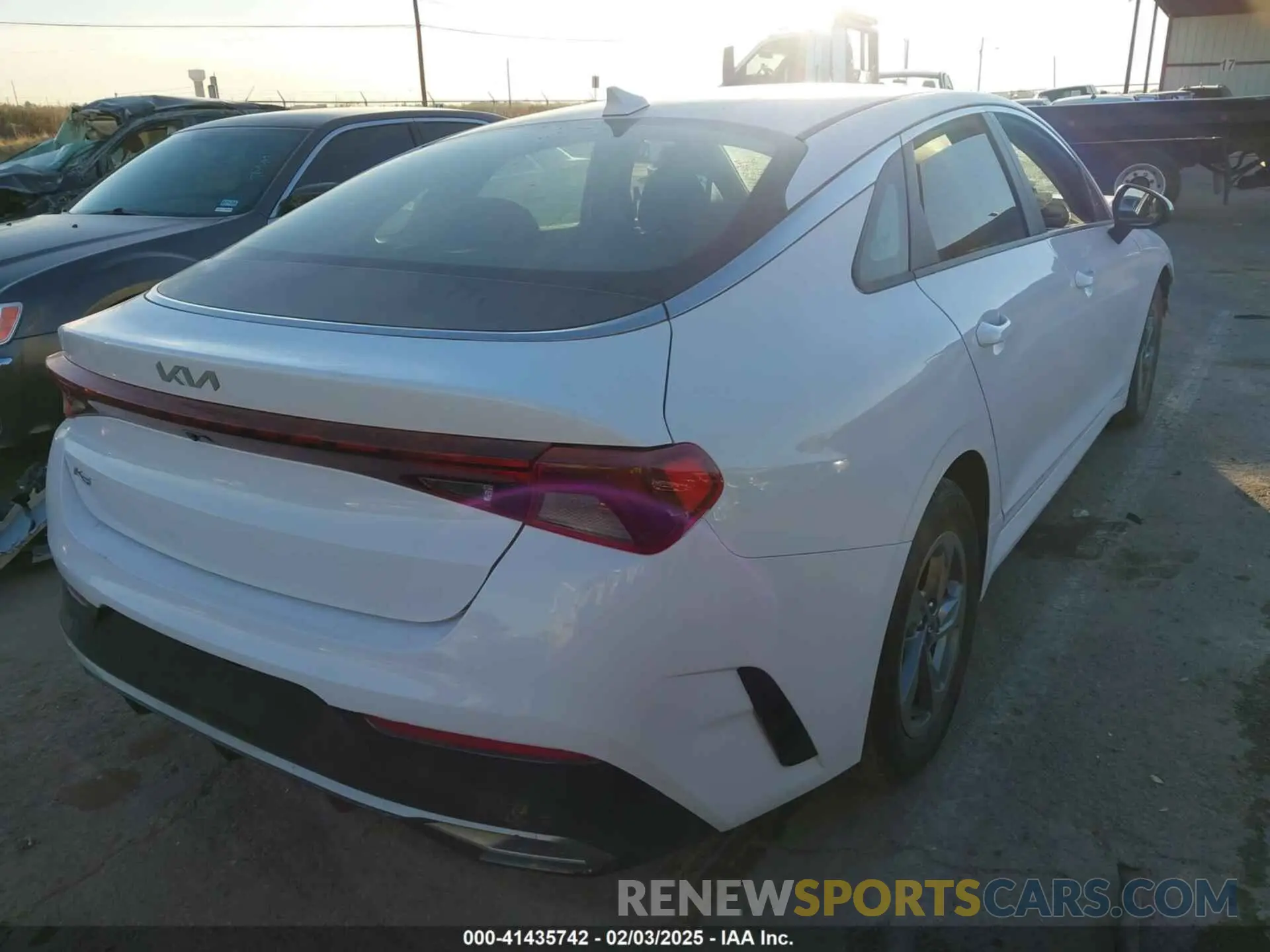 4 fotografías del automóvil dañado 5XXG14J26NG091106 KIA K5 2022