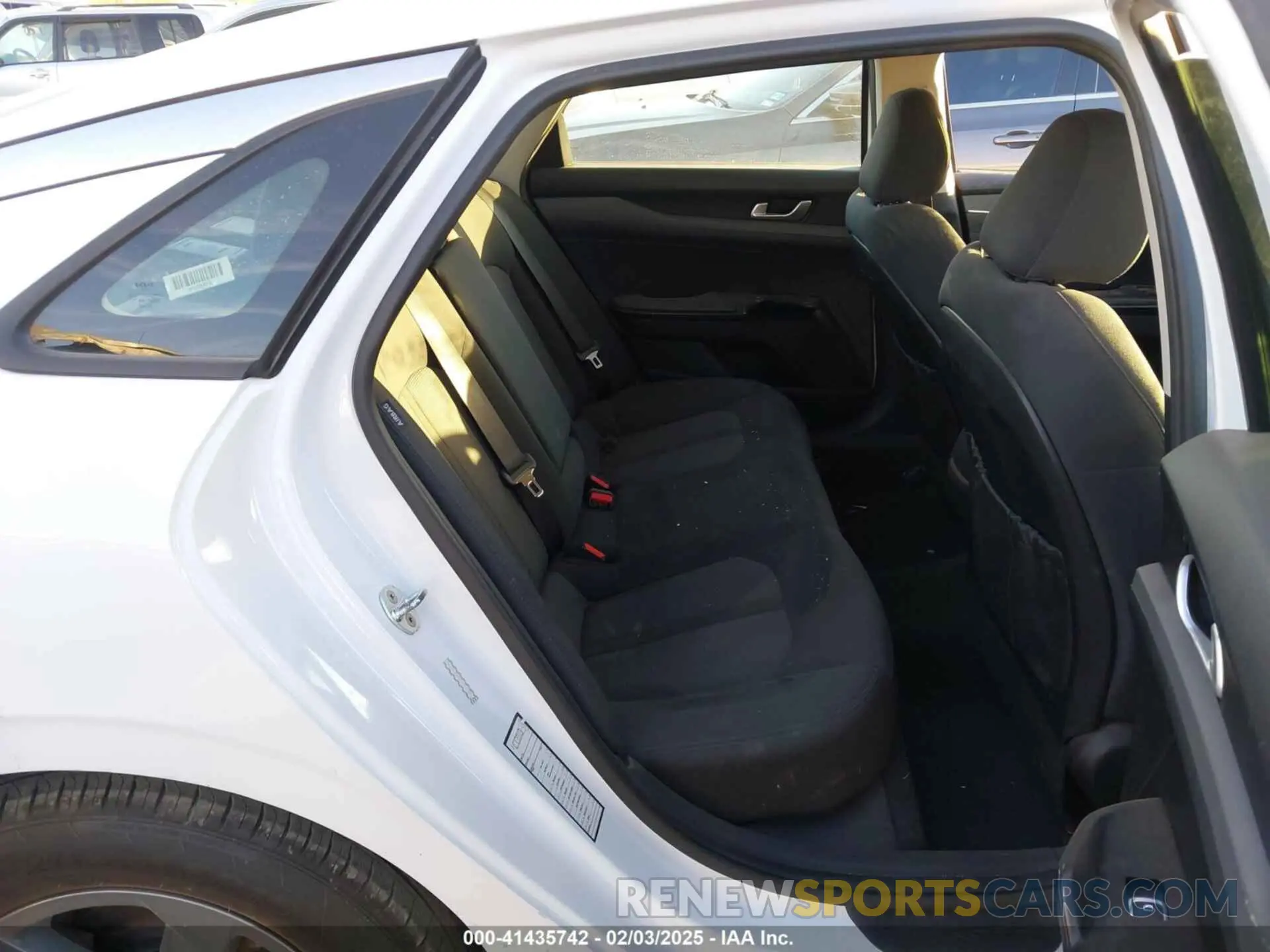 8 fotografías del automóvil dañado 5XXG14J26NG091106 KIA K5 2022