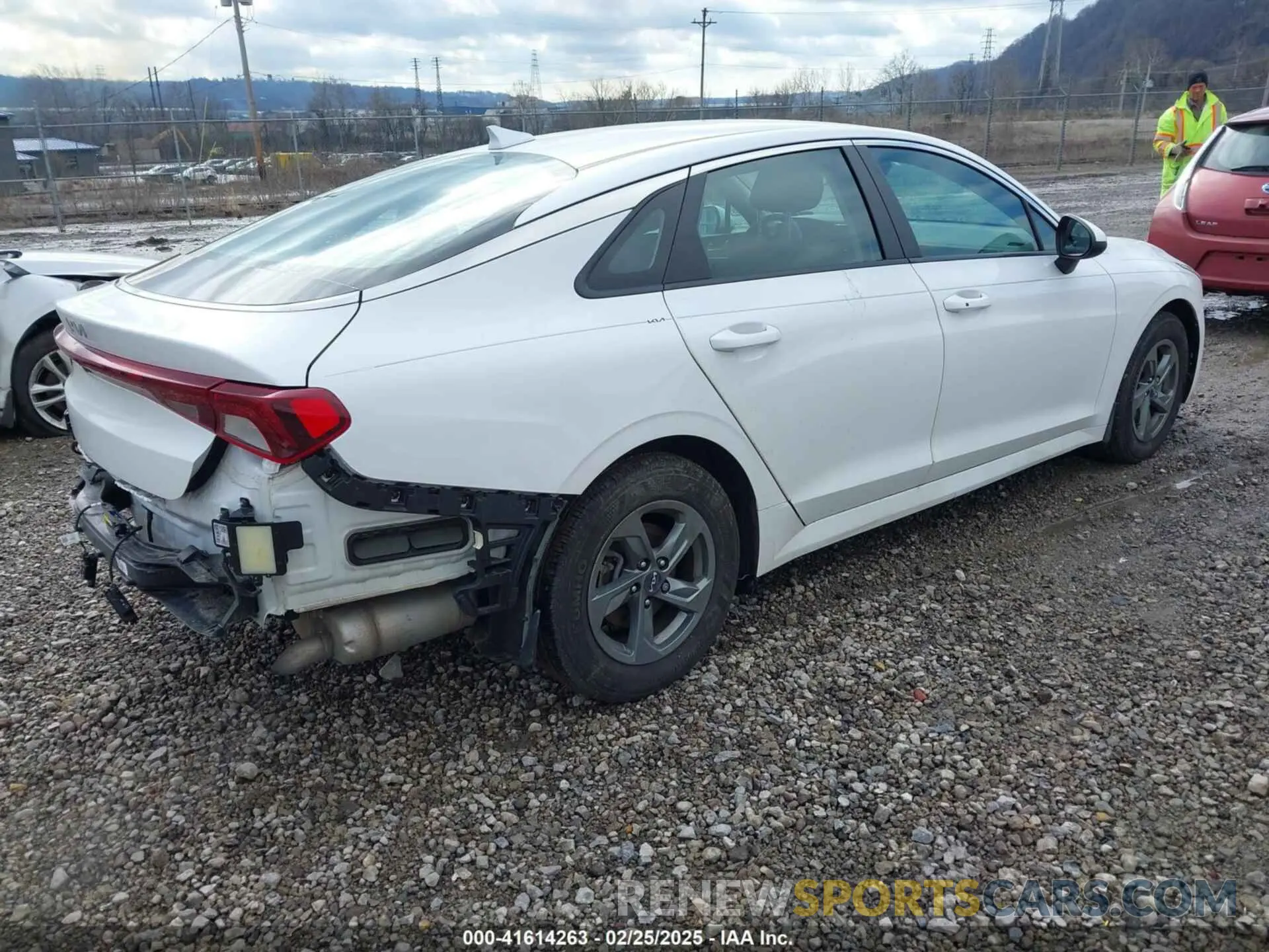 4 fotografías del automóvil dañado 5XXG14J26NG106106 KIA K5 2022