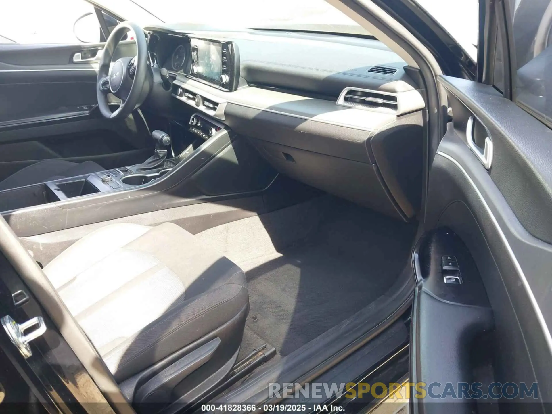 5 fotografías del automóvil dañado 5XXG14J26NG123276 KIA K5 2022