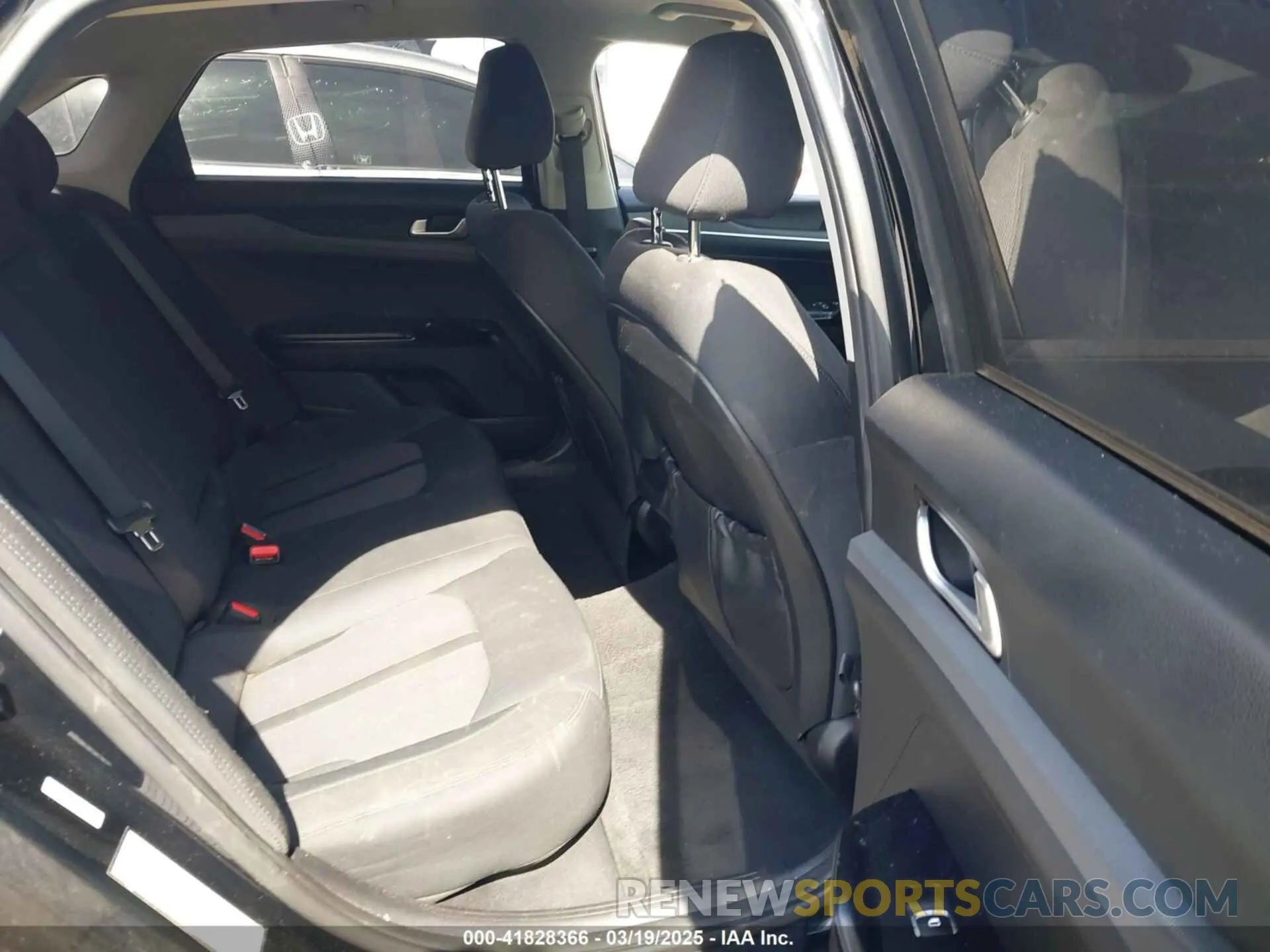 8 fotografías del automóvil dañado 5XXG14J26NG123276 KIA K5 2022