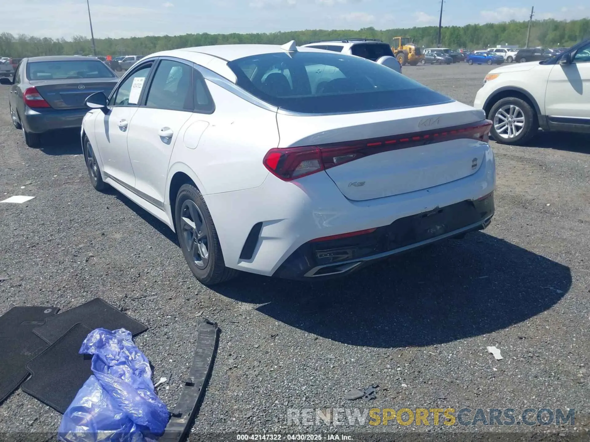 3 fotografías del automóvil dañado 5XXG14J26NG128378 KIA K5 2022
