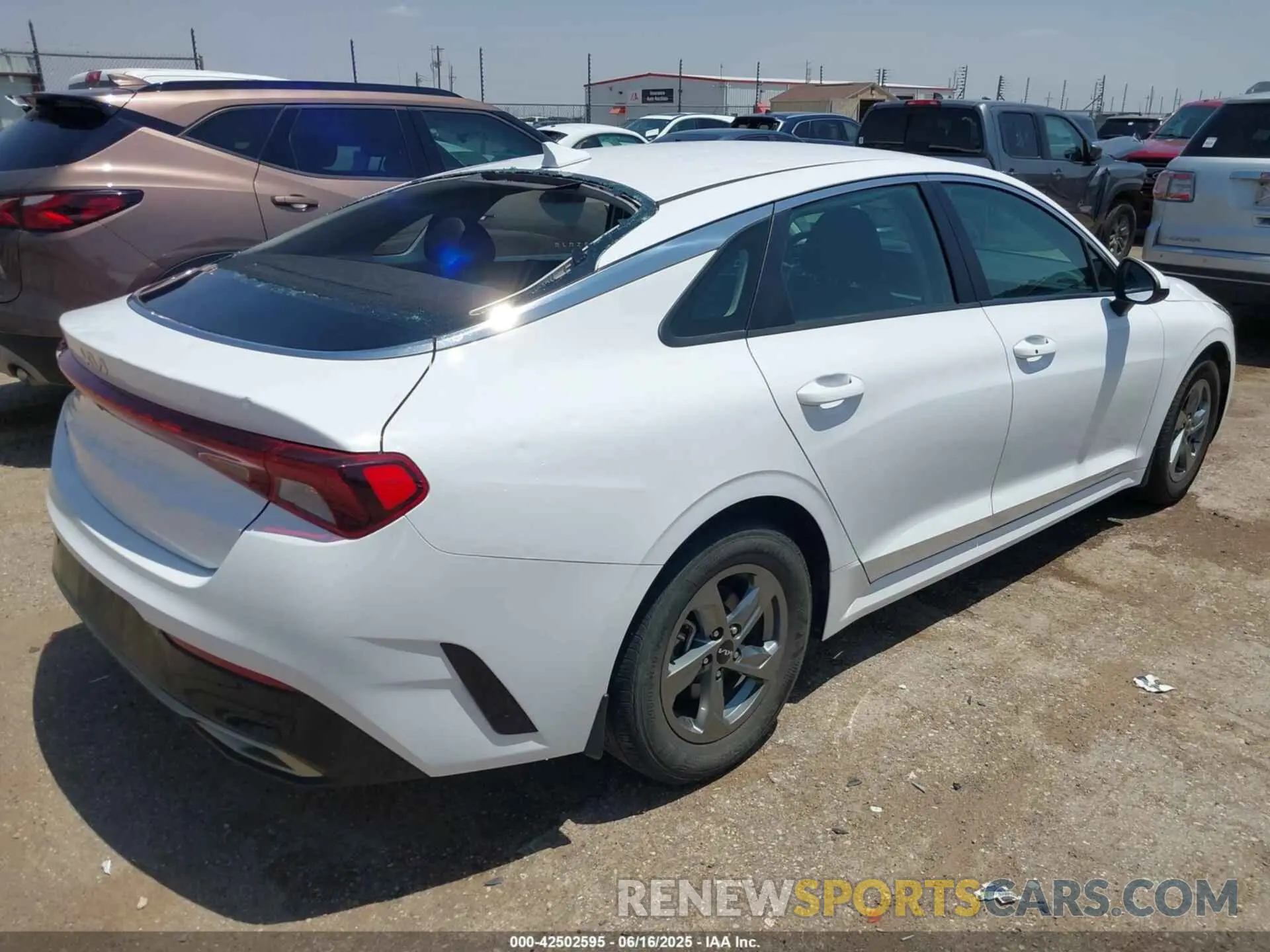 4 fotografías del automóvil dañado 5XXG14J26NG132284 KIA K5 2022