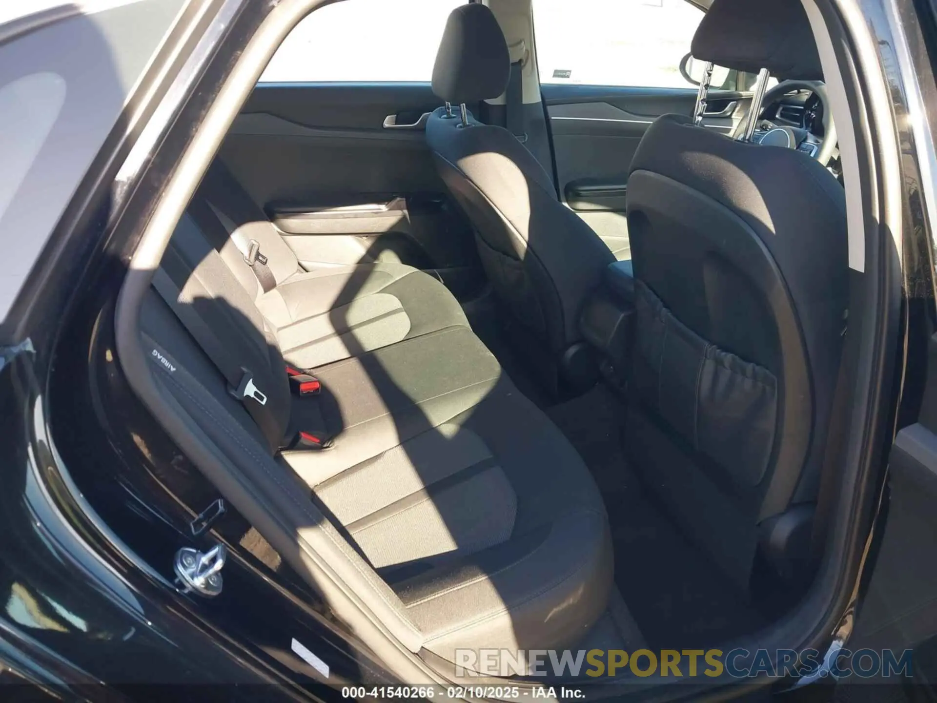 8 fotografías del automóvil dañado 5XXG14J26NG159842 KIA K5 2022