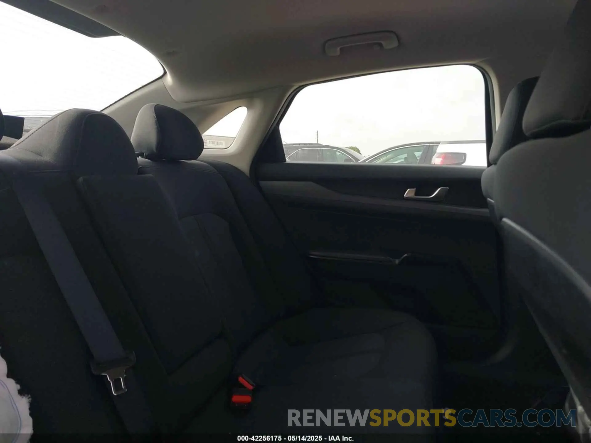 8 fotografías del automóvil dañado 5XXG14J27NG150860 KIA K5 2022