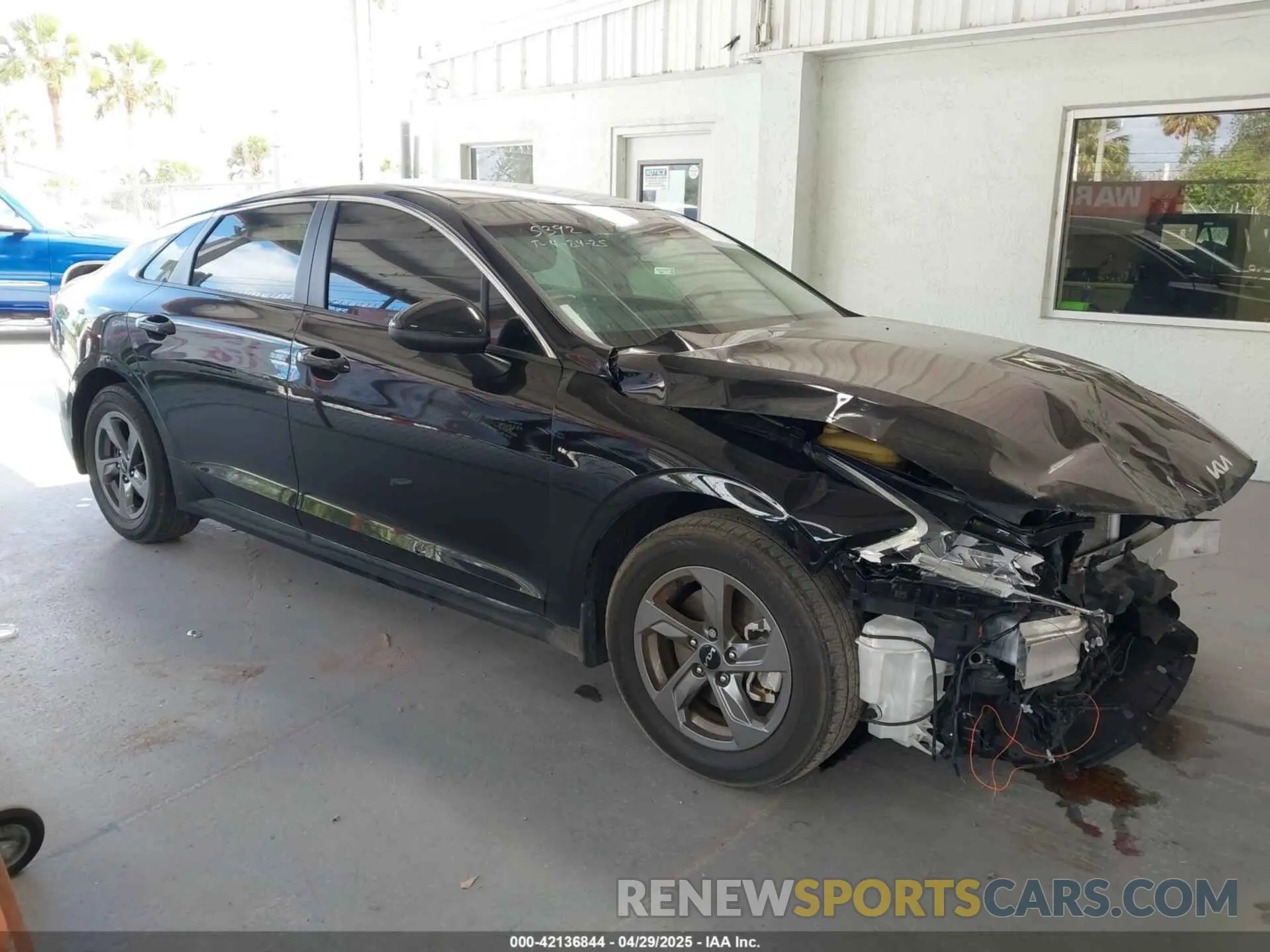 14 fotografías del automóvil dañado 5XXG14J28NG105572 KIA K5 2022