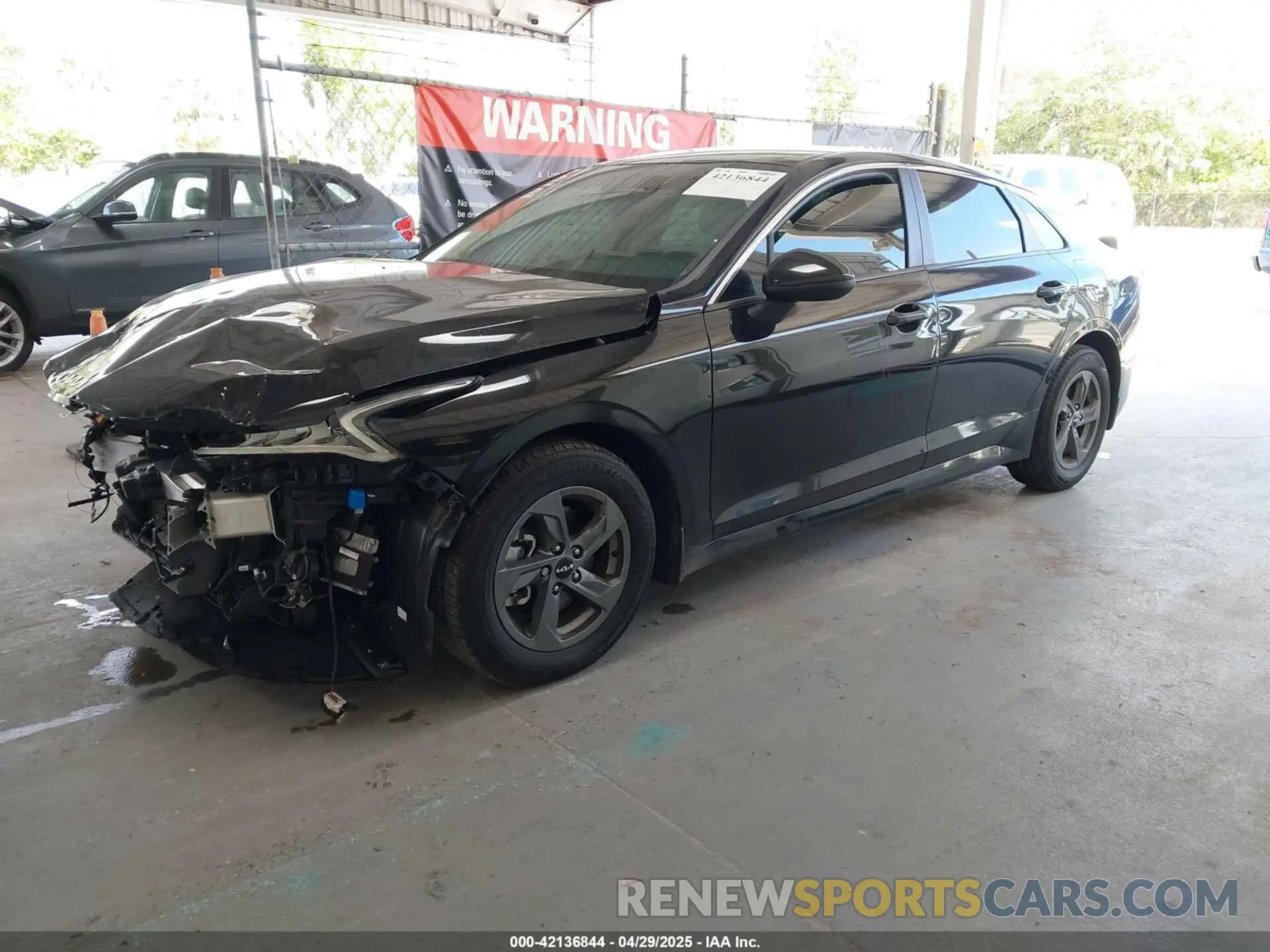 2 fotografías del automóvil dañado 5XXG14J28NG105572 KIA K5 2022