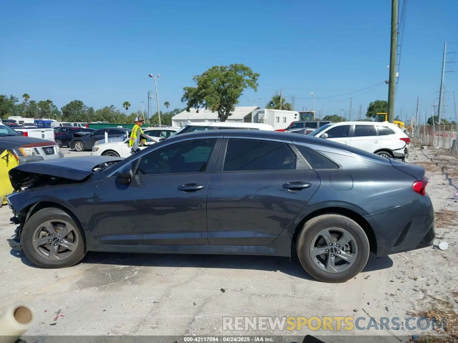 14 fotografías del automóvil dañado 5XXG14J28NG113817 KIA K5 2022