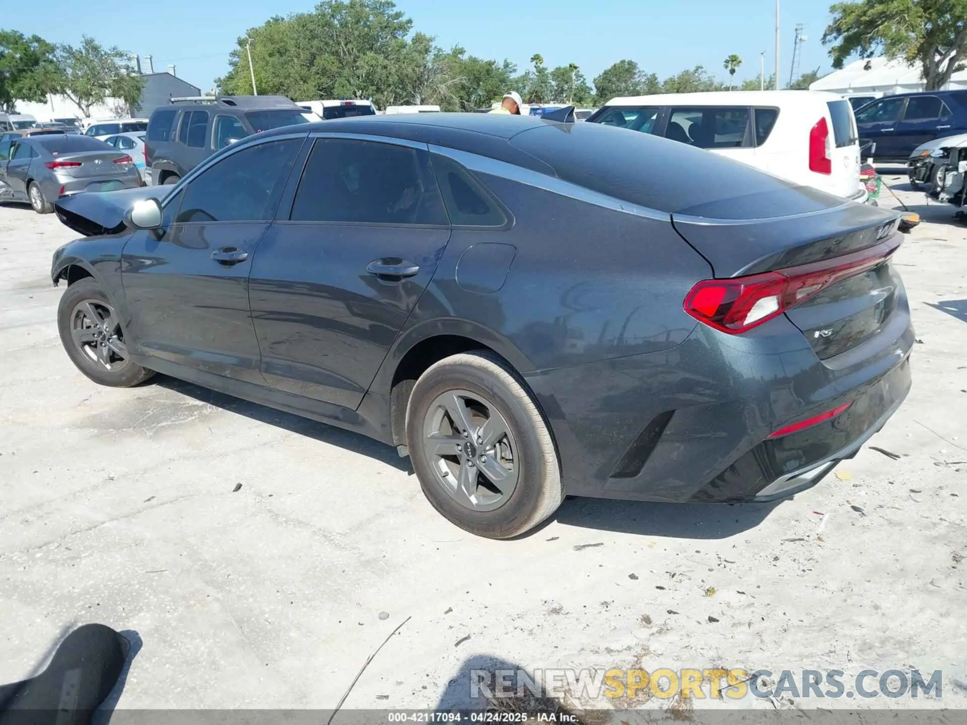 3 fotografías del automóvil dañado 5XXG14J28NG113817 KIA K5 2022