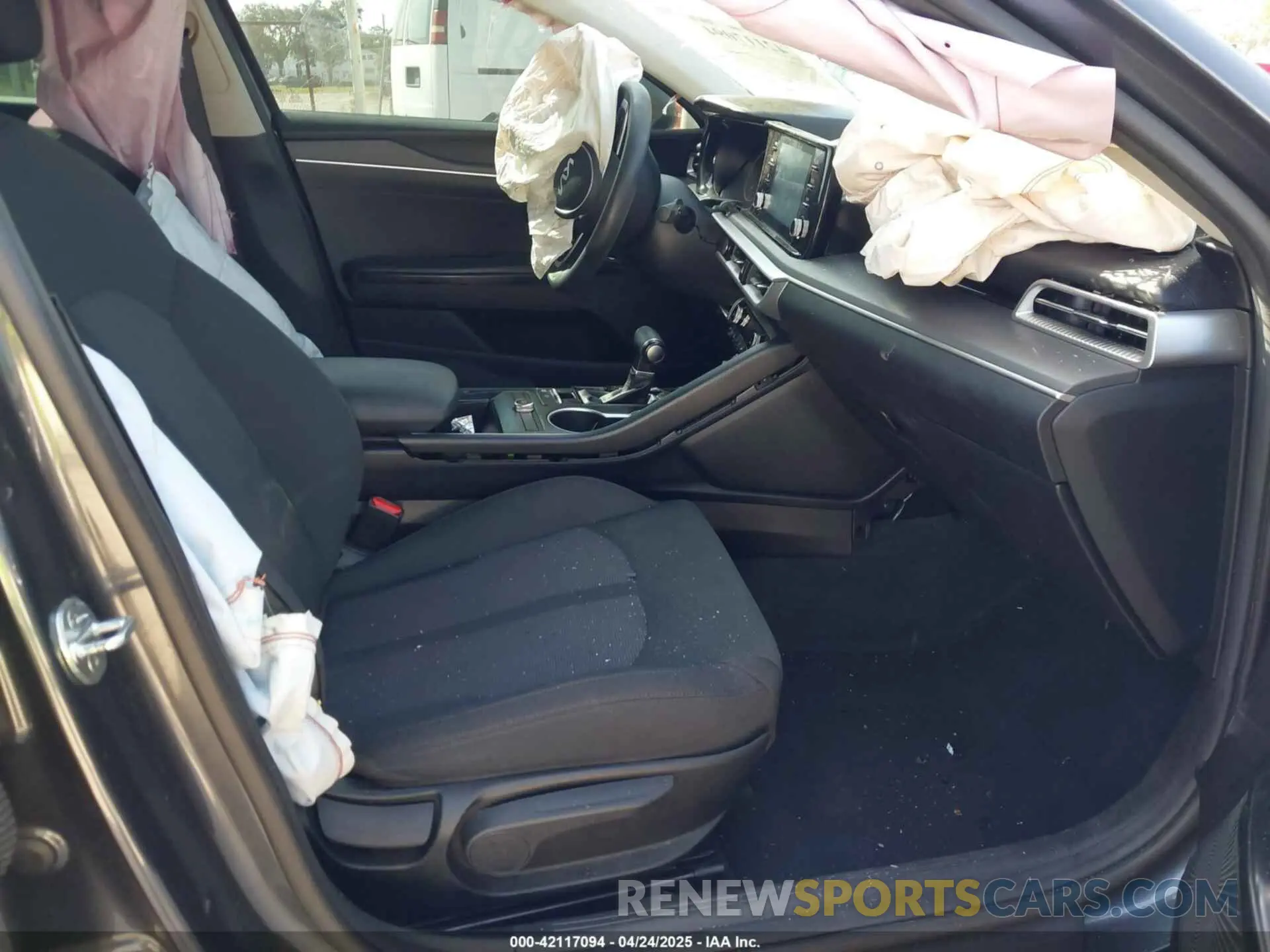 5 fotografías del automóvil dañado 5XXG14J28NG113817 KIA K5 2022
