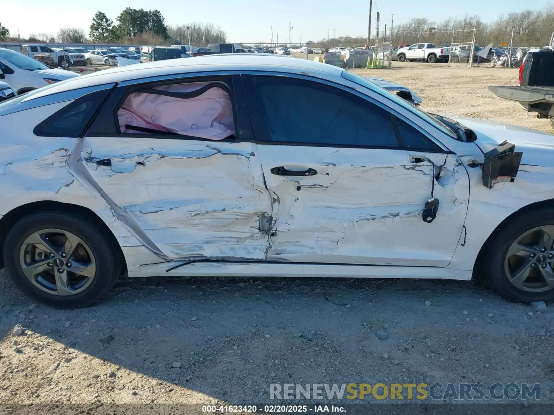 13 fotografías del automóvil dañado 5XXG14J28NG116006 KIA K5 2022