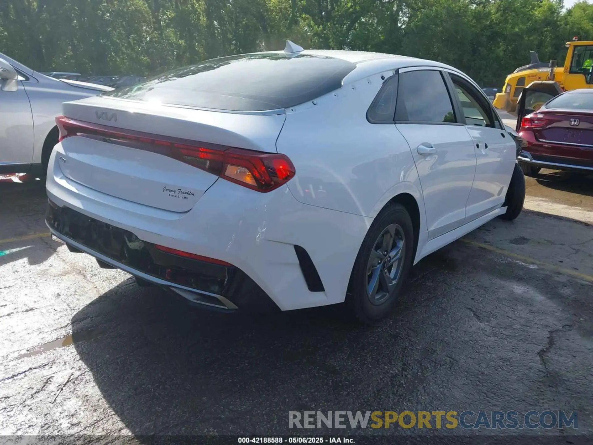 4 fotografías del automóvil dañado 5XXG14J29NG086773 KIA K5 2022