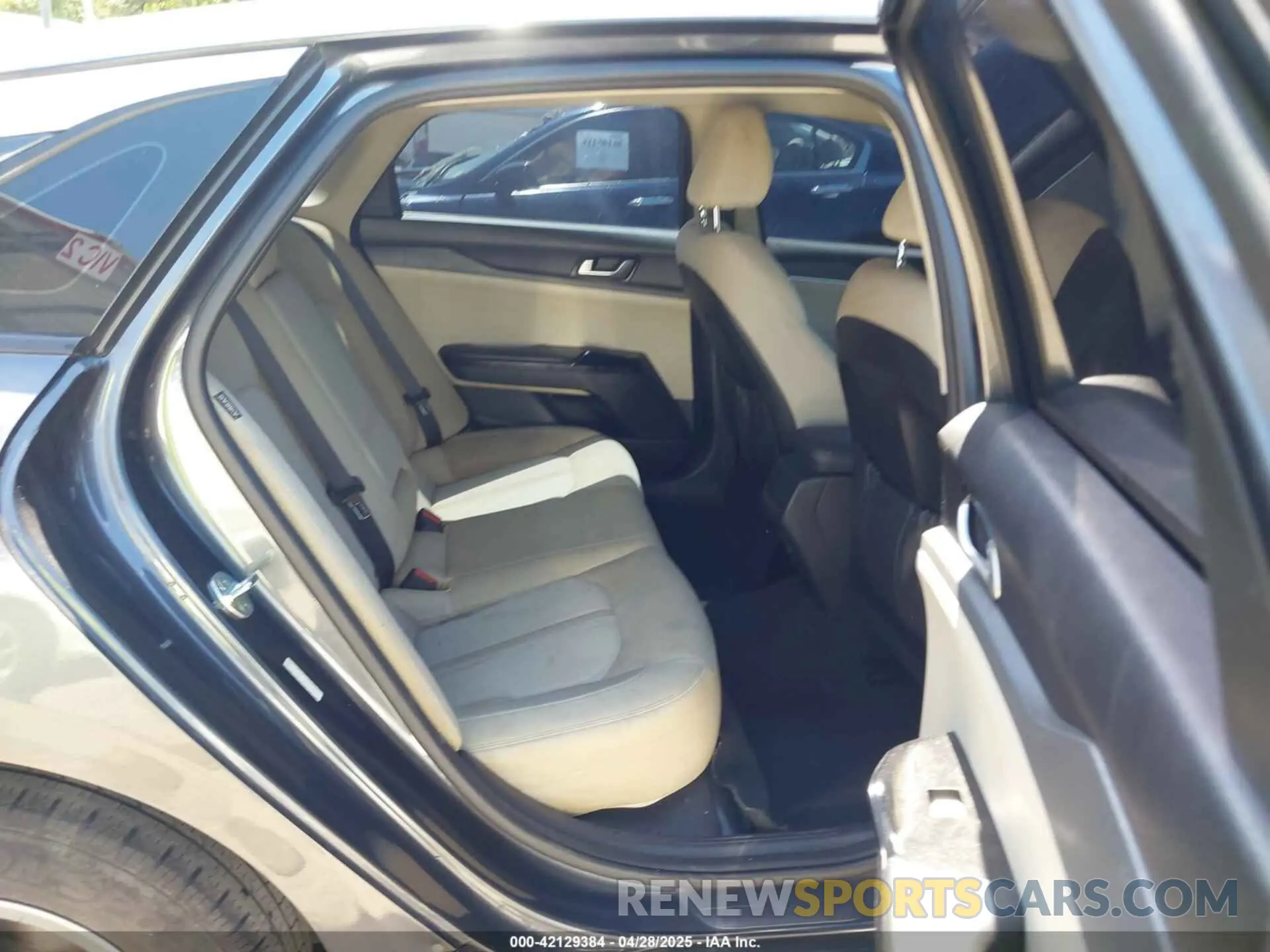 8 fotografías del automóvil dañado 5XXG14J29NG129556 KIA K5 2022
