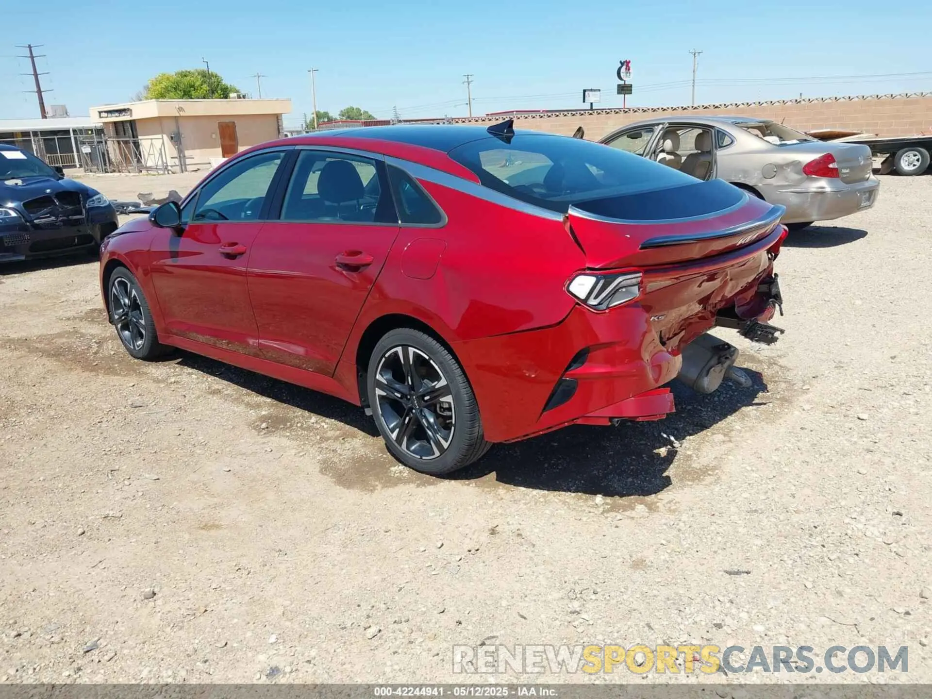 3 fotografías del automóvil dañado 5XXG64J20NG162561 KIA K5 2022