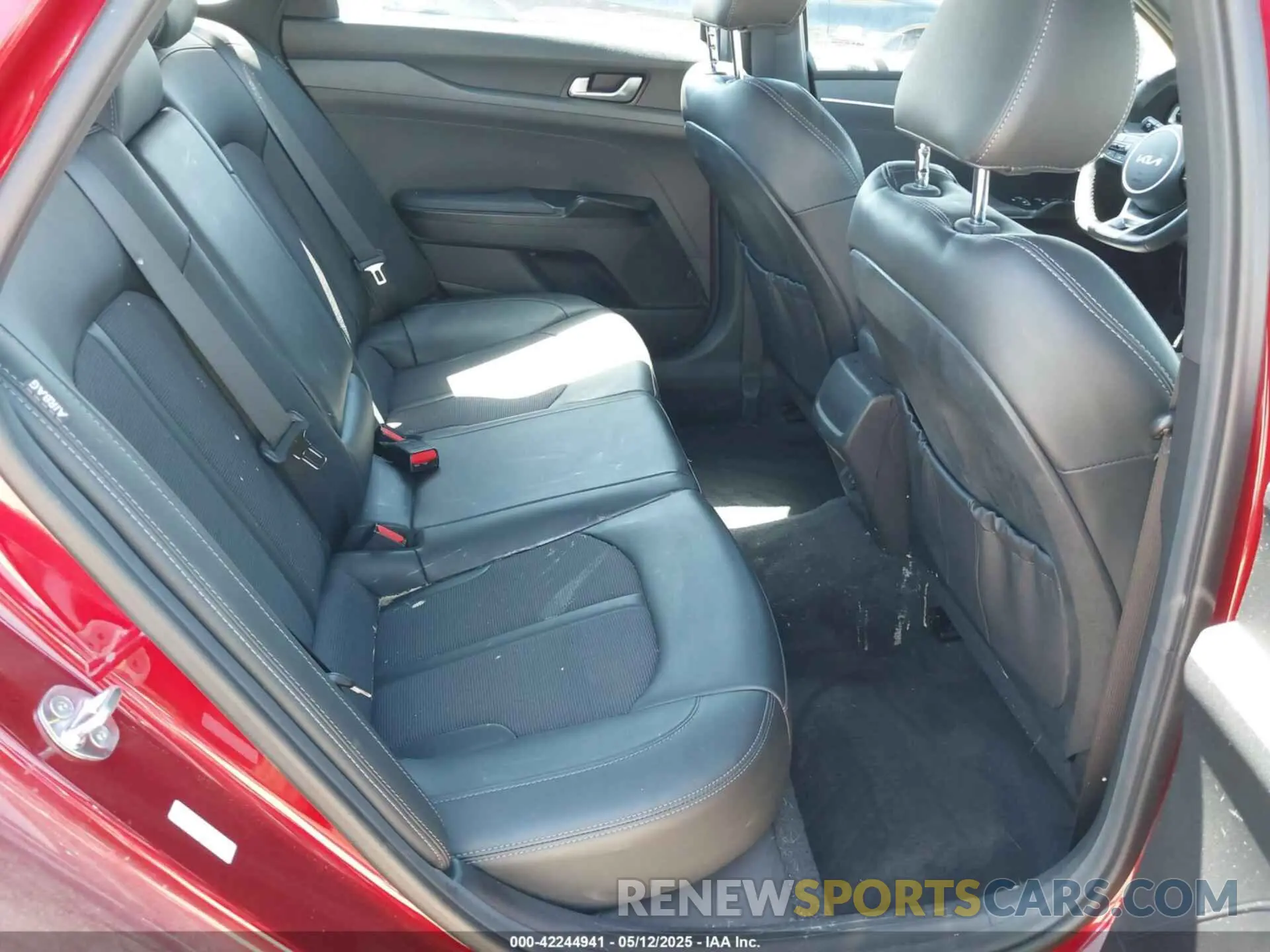8 fotografías del automóvil dañado 5XXG64J20NG162561 KIA K5 2022
