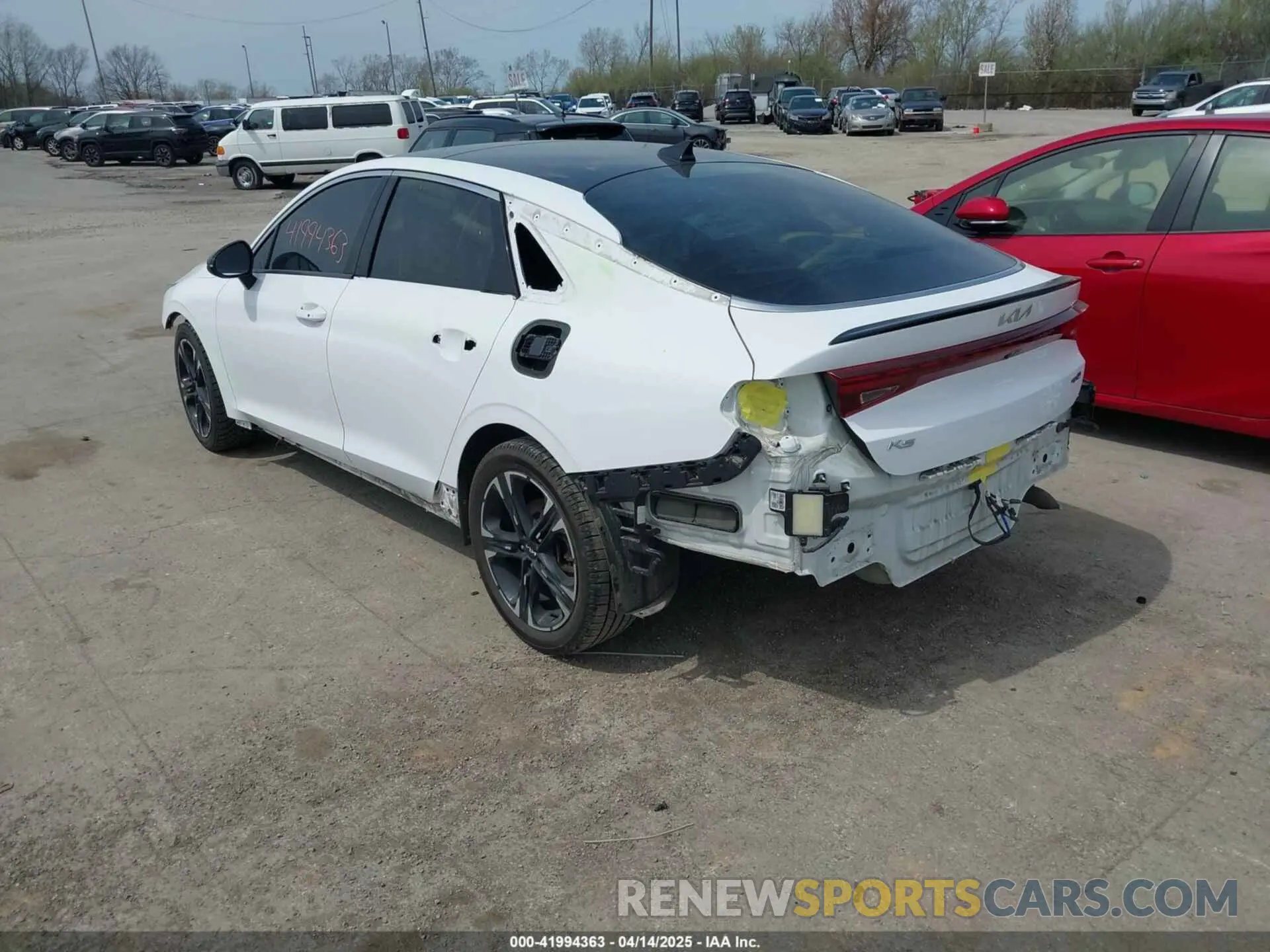 3 fotografías del automóvil dañado 5XXG64J21NG098563 KIA K5 2022