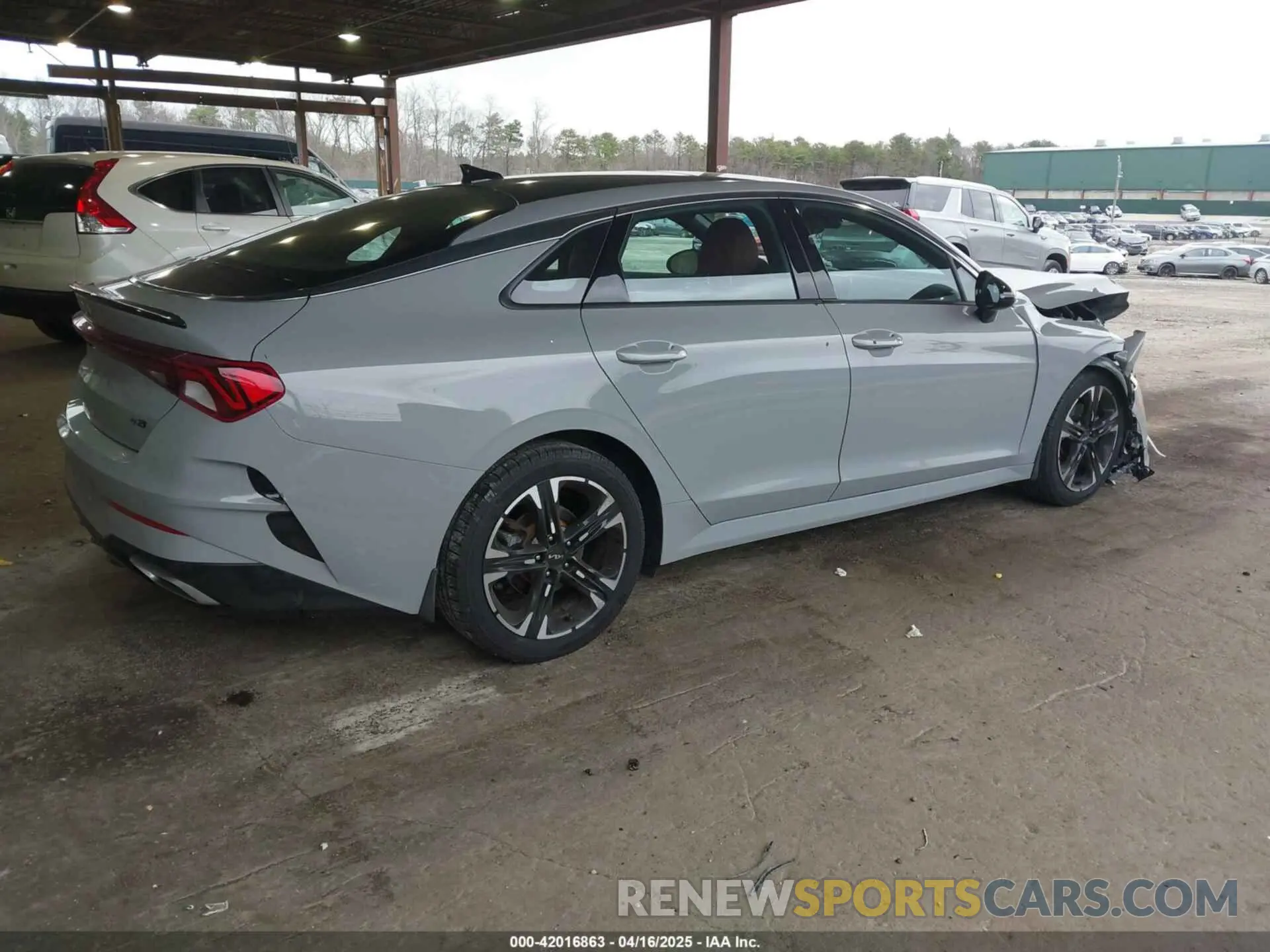 4 fotografías del automóvil dañado 5XXG64J21NG127446 KIA K5 2022