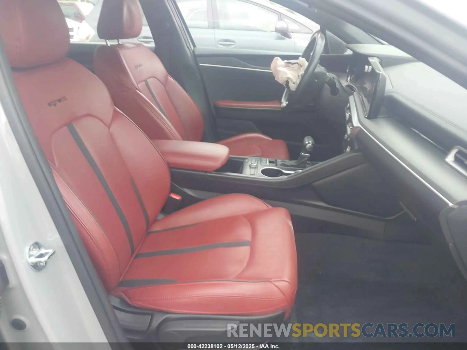 5 fotografías del automóvil dañado 5XXG64J21NG129181 KIA K5 2022