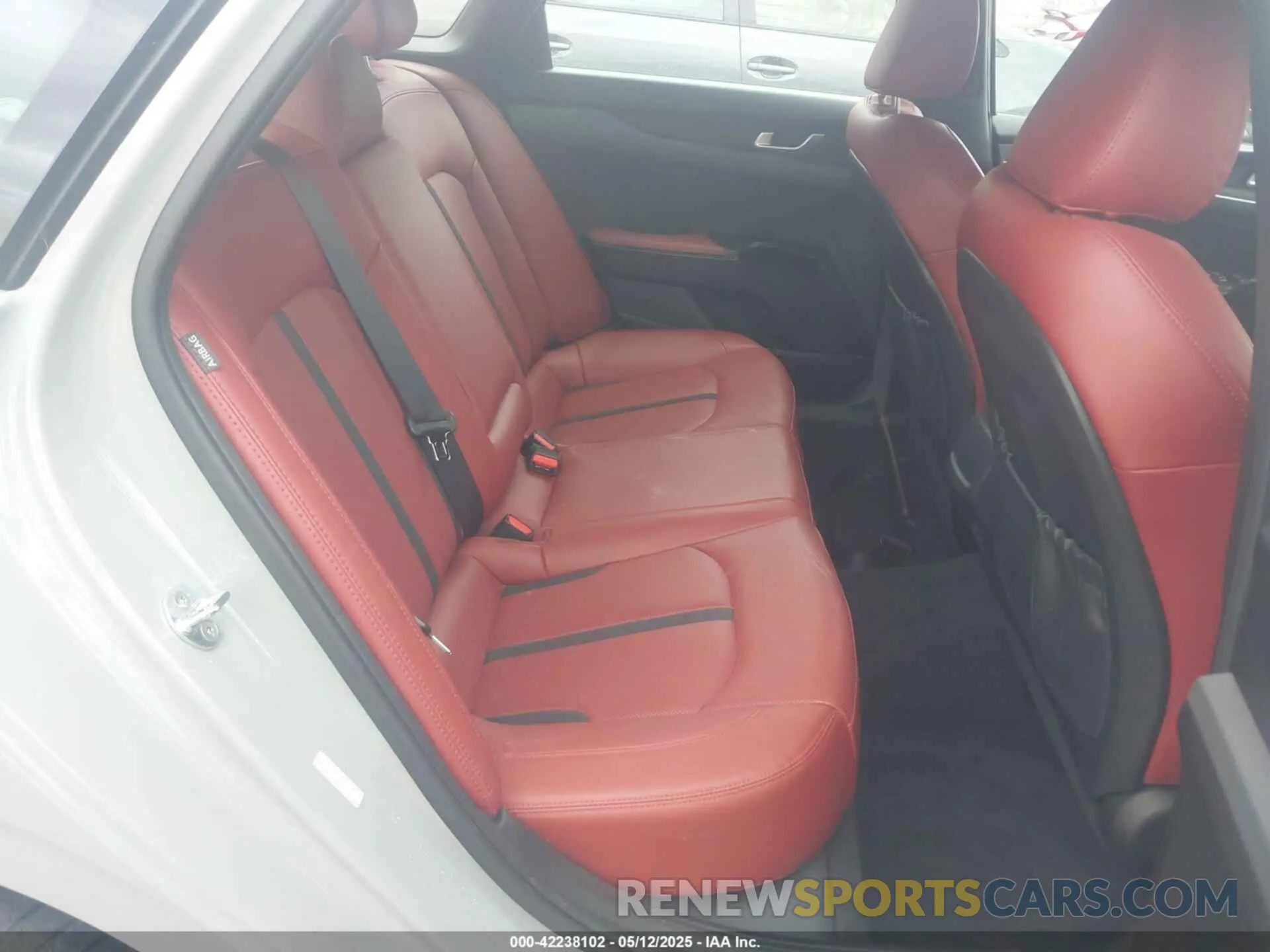 8 fotografías del automóvil dañado 5XXG64J21NG129181 KIA K5 2022