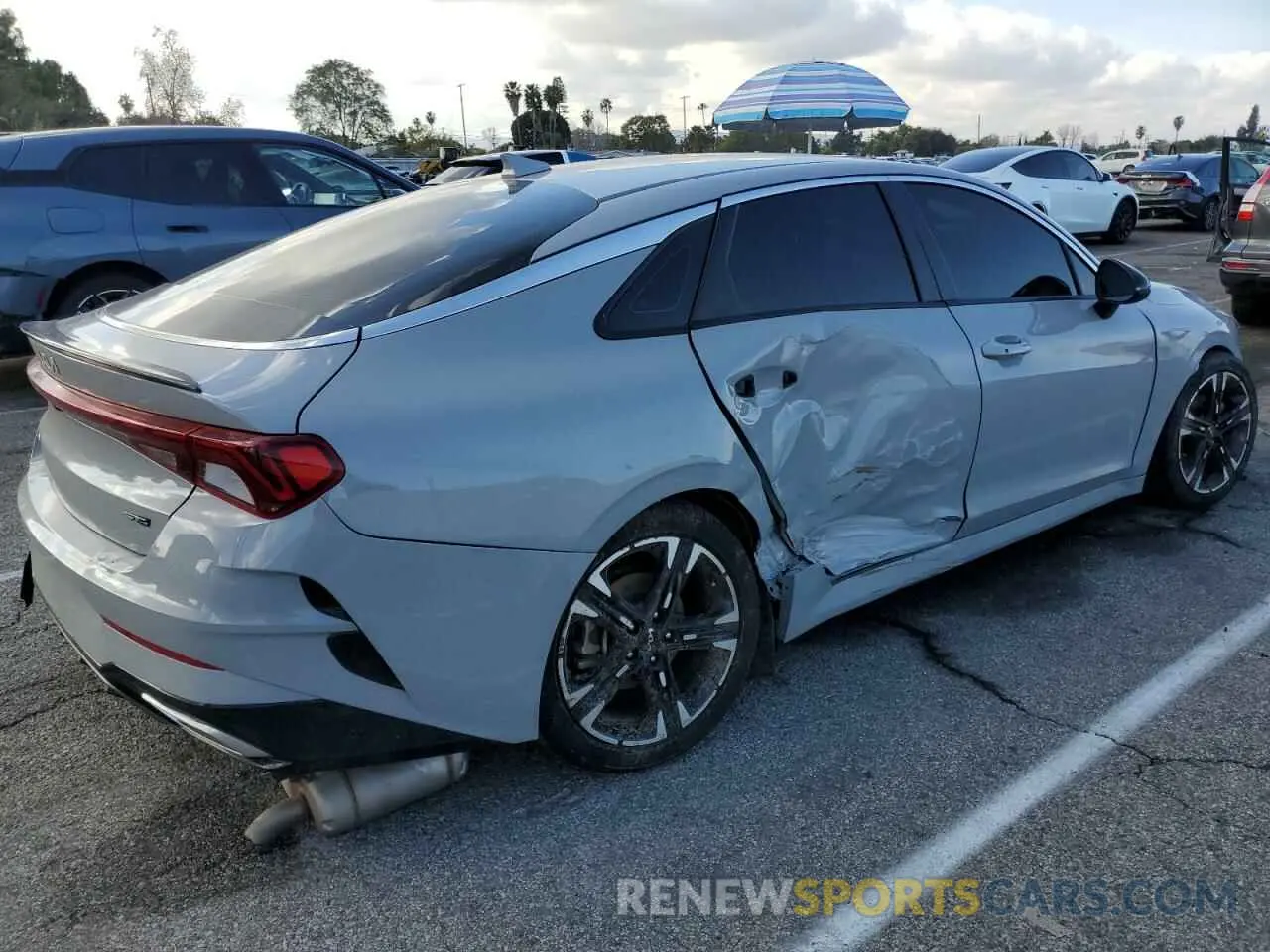 3 fotografías del automóvil dañado 5XXG64J22NG124457 KIA K5 2022