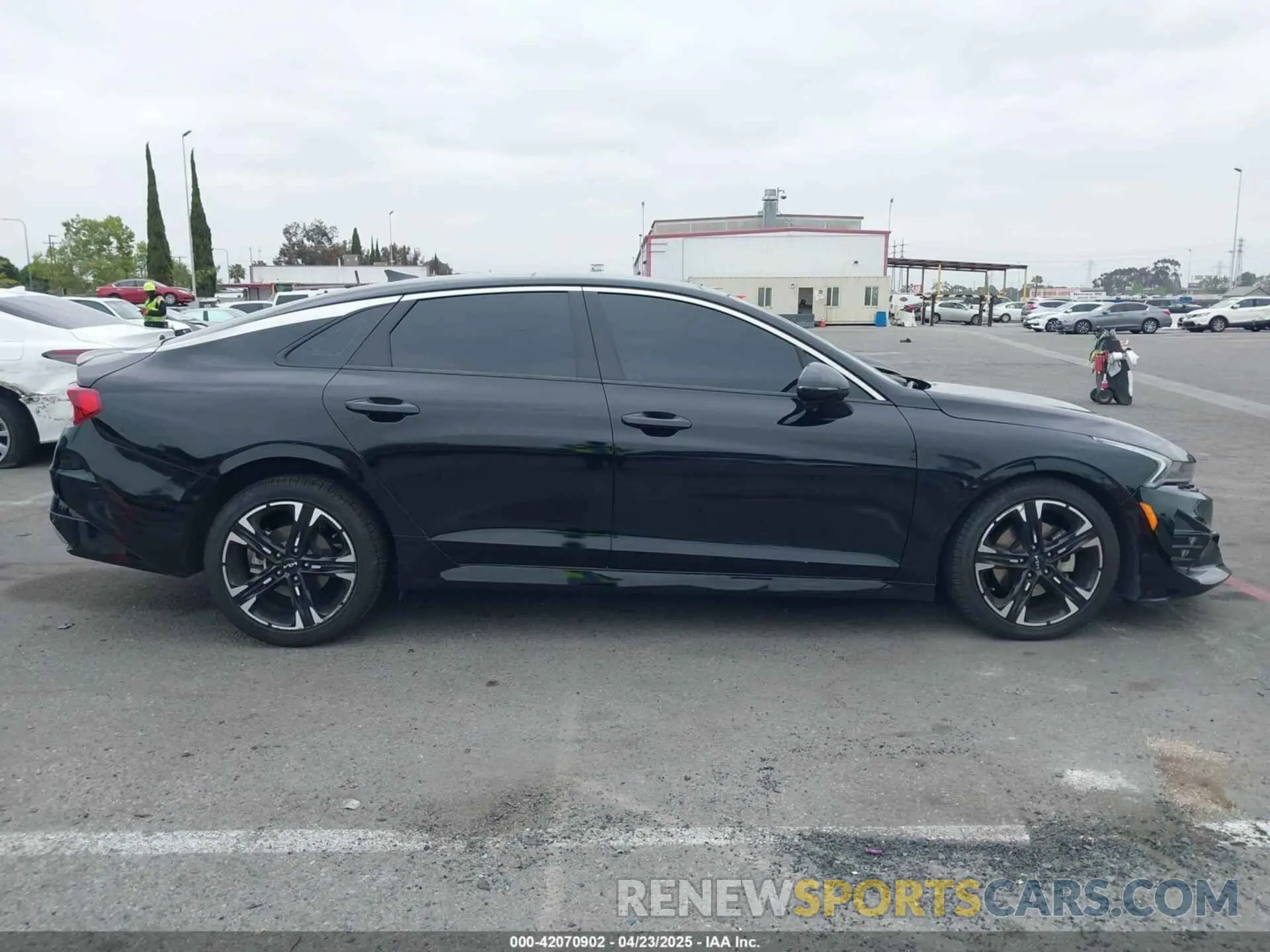 13 fotografías del automóvil dañado 5XXG64J22NG158351 KIA K5 2022