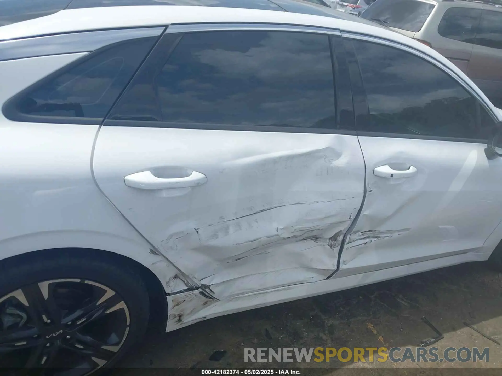6 fotografías del automóvil dañado 5XXG64J23NG128582 KIA K5 2022