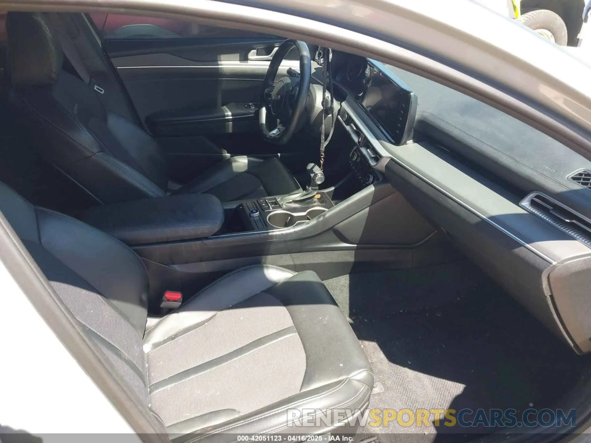 5 fotografías del automóvil dañado 5XXG64J23NG156401 KIA K5 2022