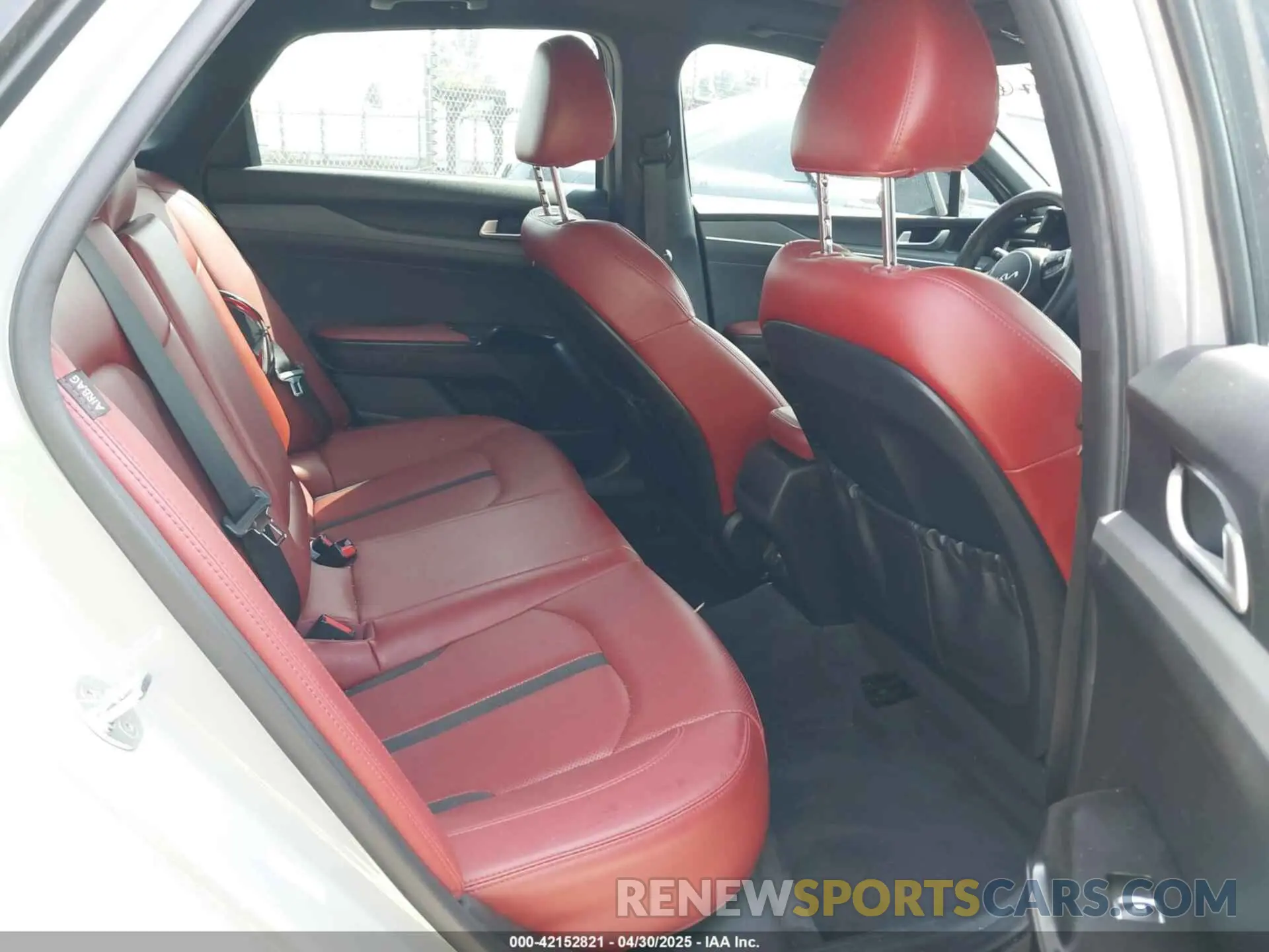 8 fotografías del automóvil dañado 5XXG64J24NG124203 KIA K5 2022