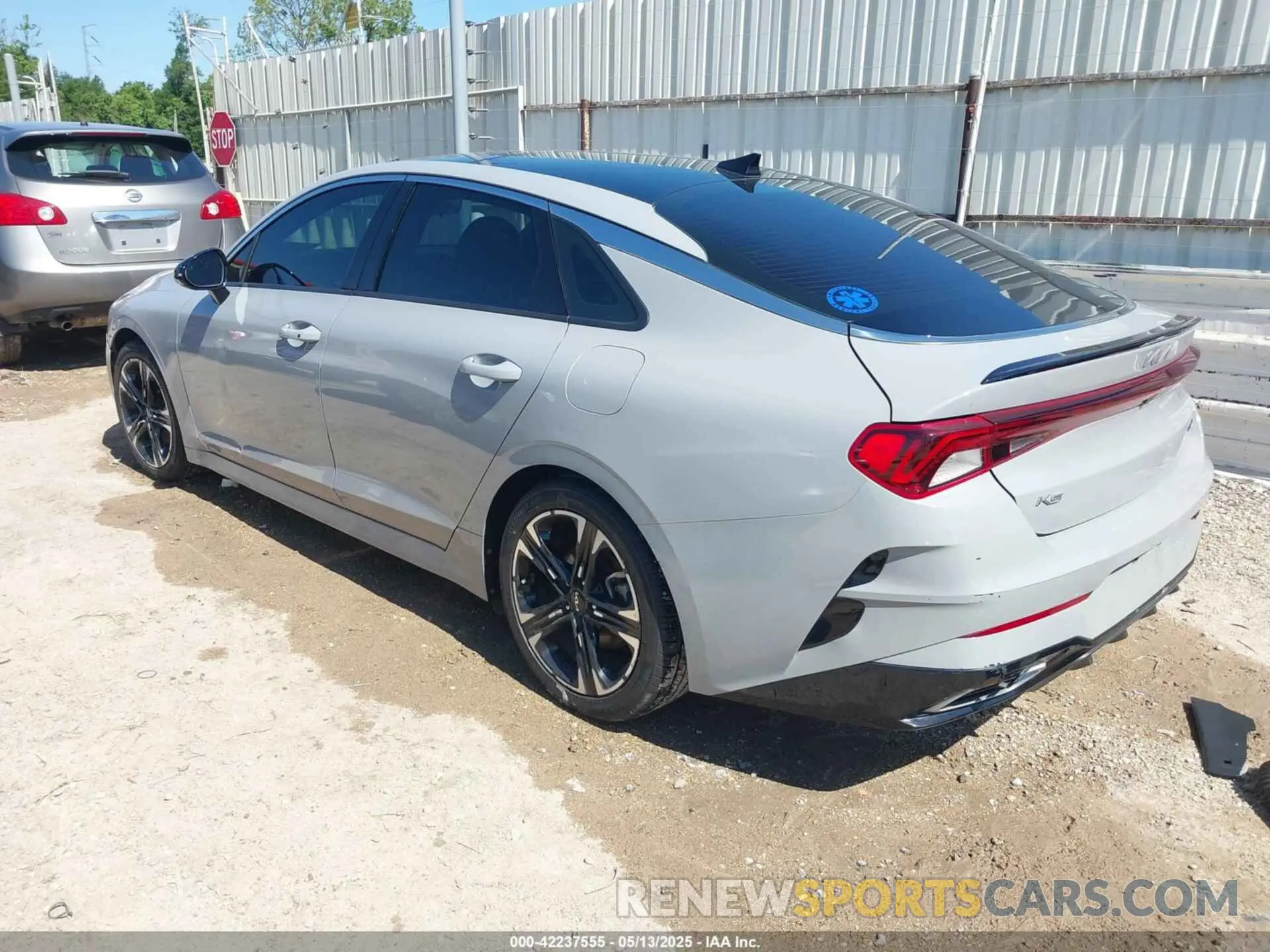 3 fotografías del automóvil dañado 5XXG64J26NG090734 KIA K5 2022