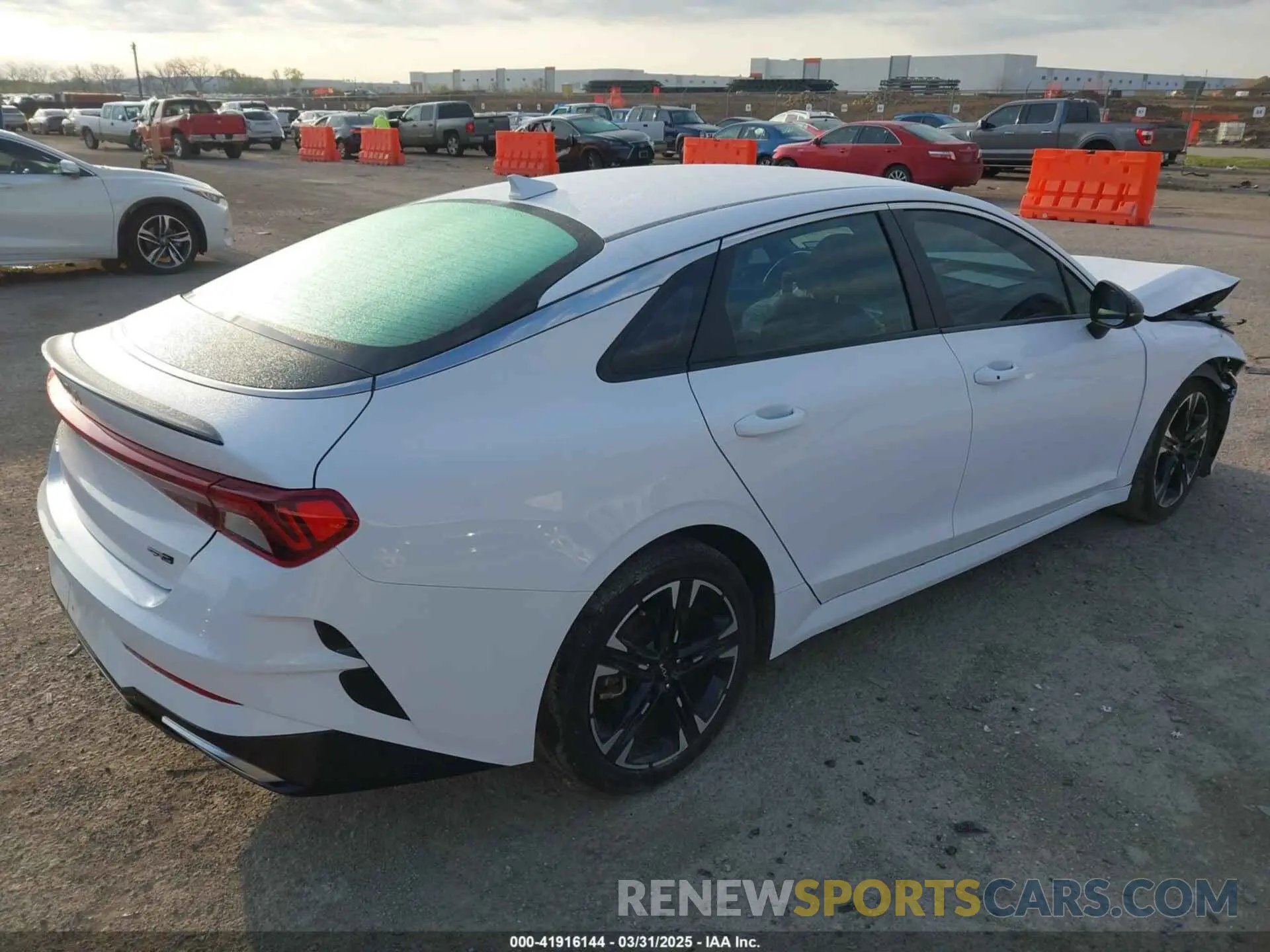 4 fotografías del automóvil dañado 5XXG64J26NG105409 KIA K5 2022