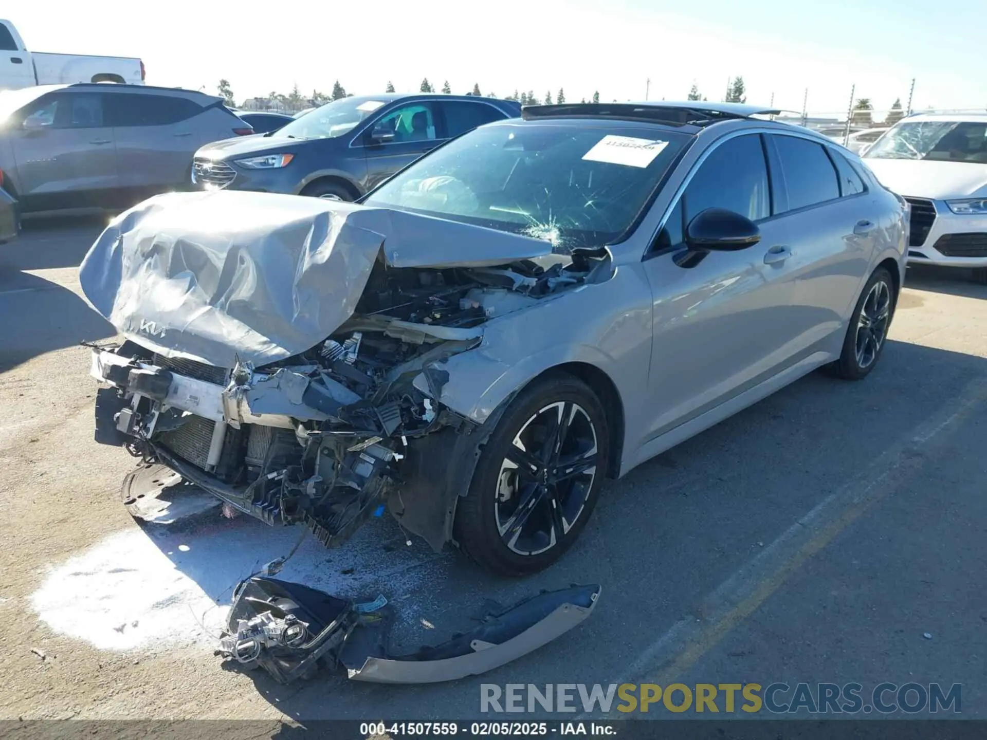 2 fotografías del automóvil dañado 5XXG64J28NG110000 KIA K5 2022