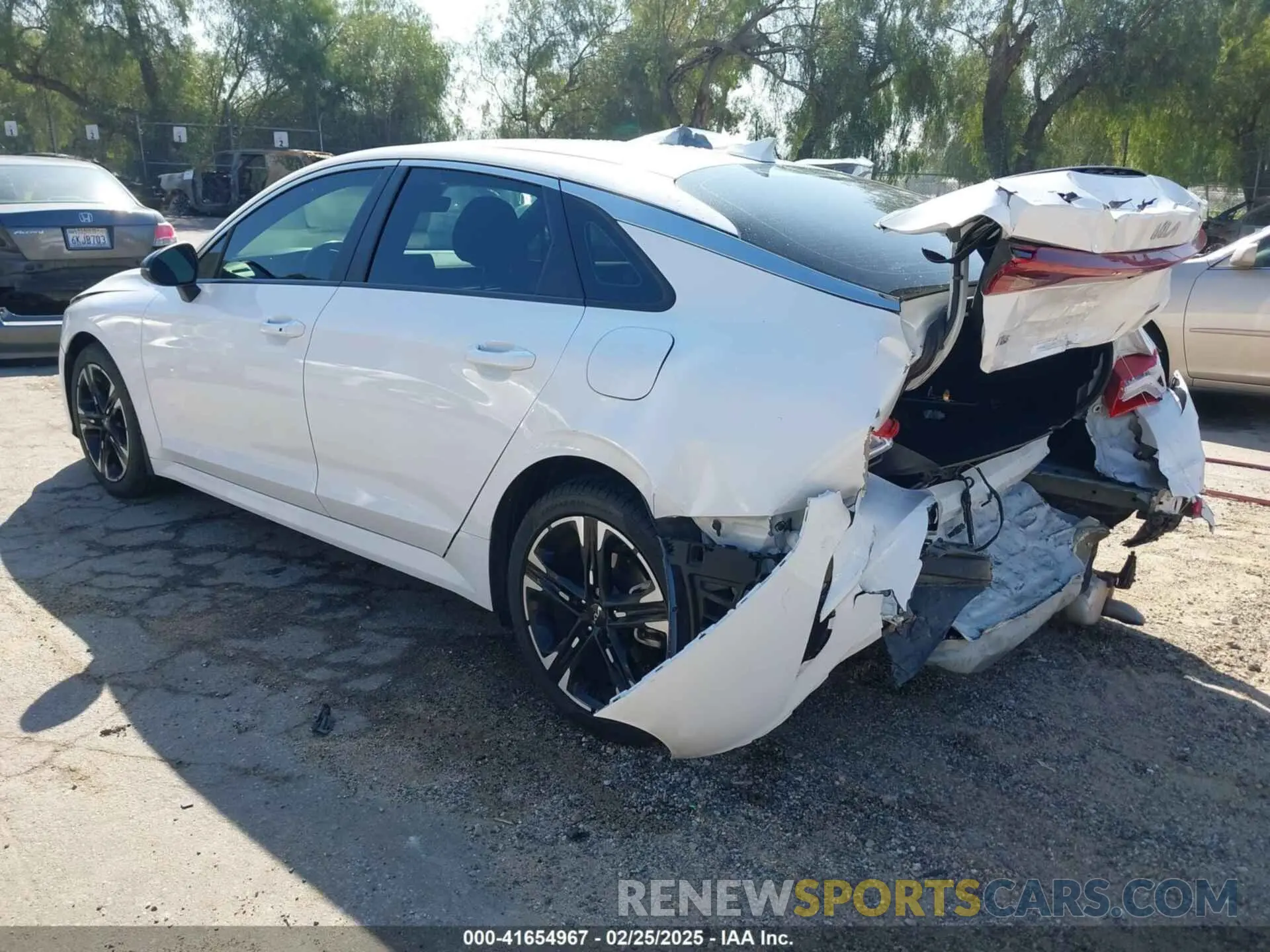 3 fotografías del automóvil dañado 5XXG64J29NG162607 KIA K5 2022