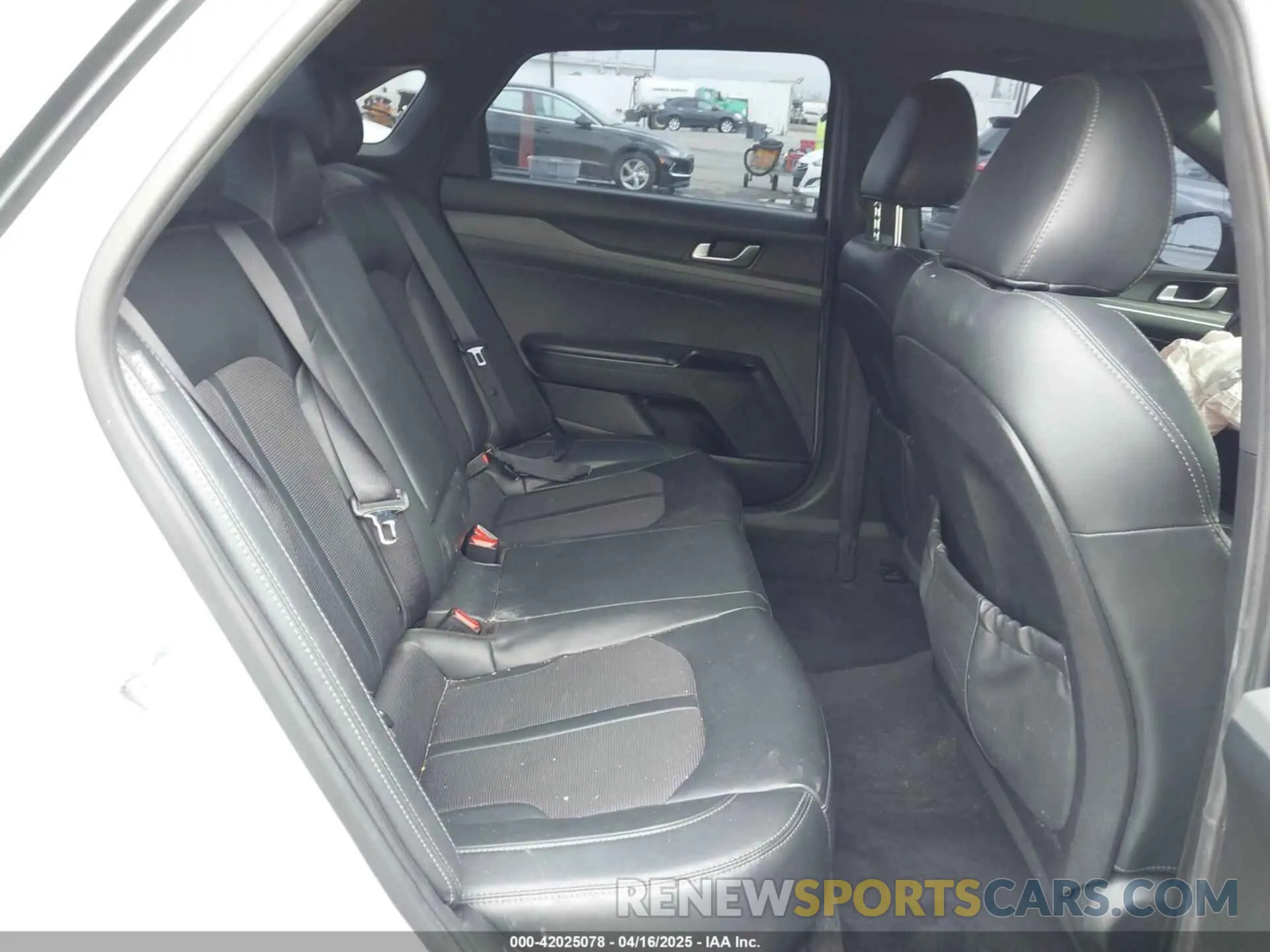 8 fotografías del automóvil dañado 5XXG64J2XNG108720 KIA K5 2022