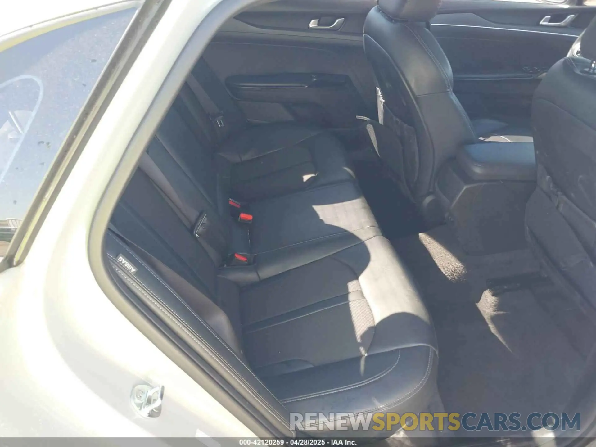 8 fotografías del automóvil dañado 5XXG64J2XNG135898 KIA K5 2022