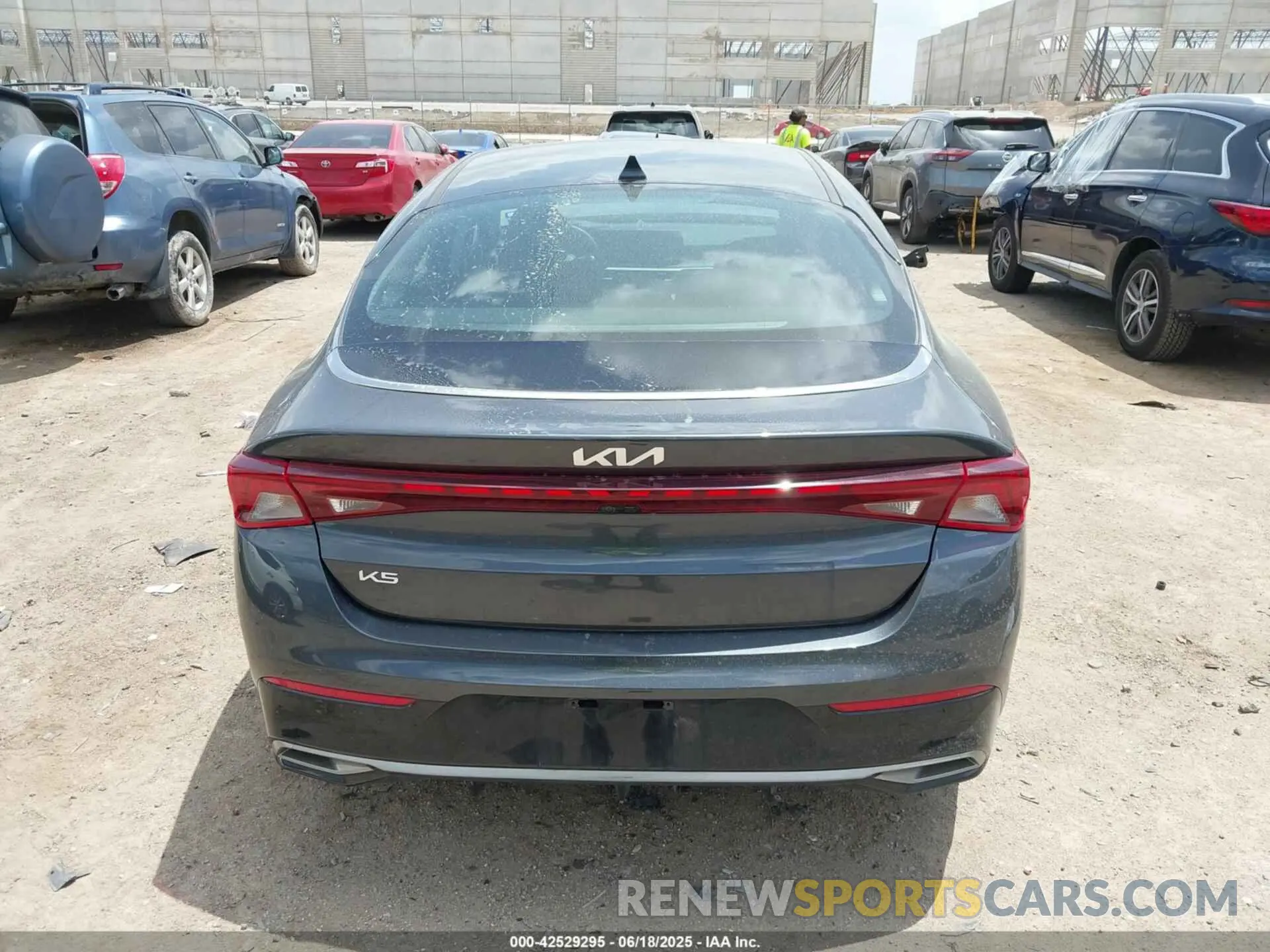 16 fotografías del automóvil dañado 5XXG14J21PG197904 KIA K5 2023