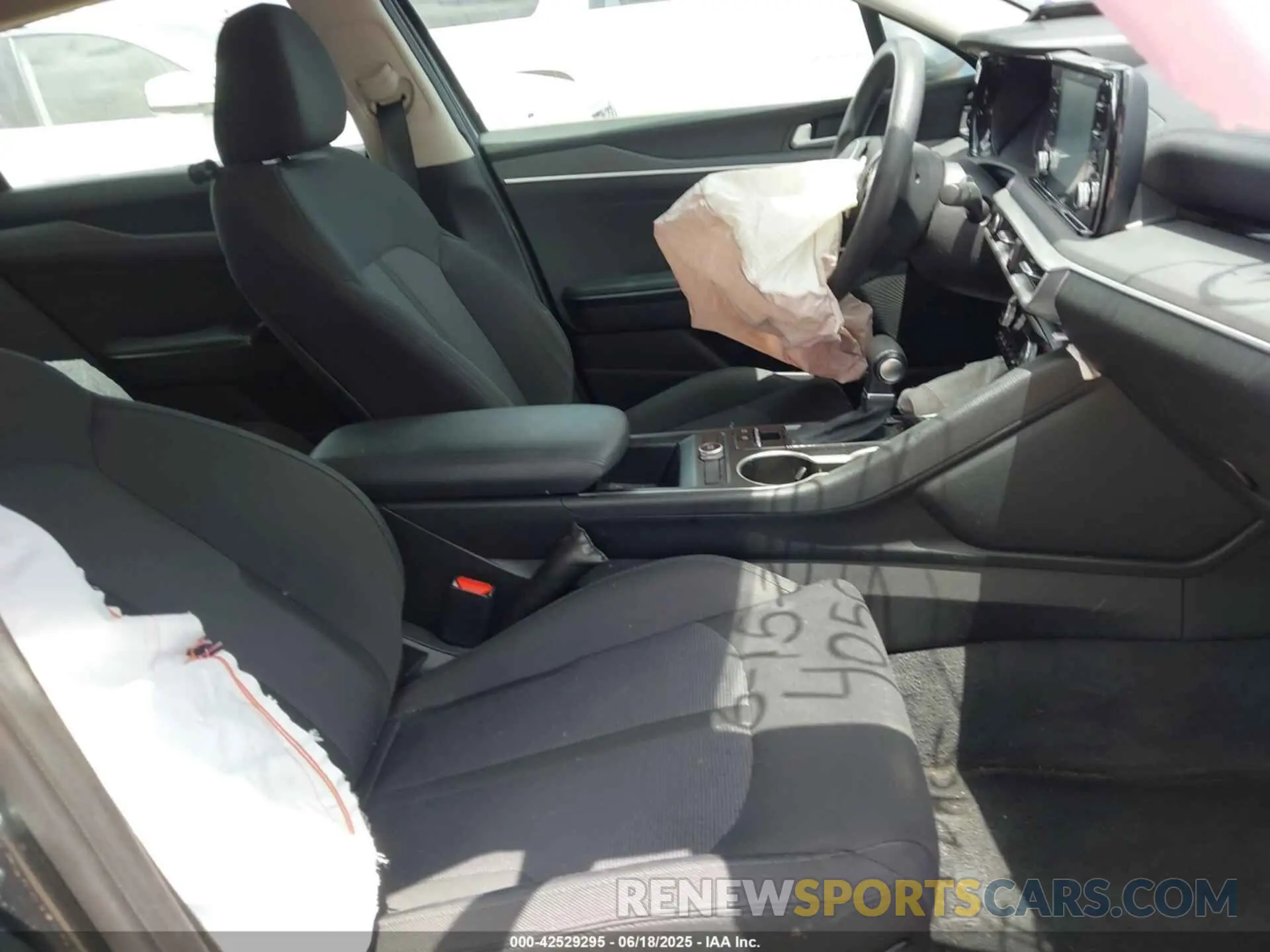 5 fotografías del automóvil dañado 5XXG14J21PG197904 KIA K5 2023