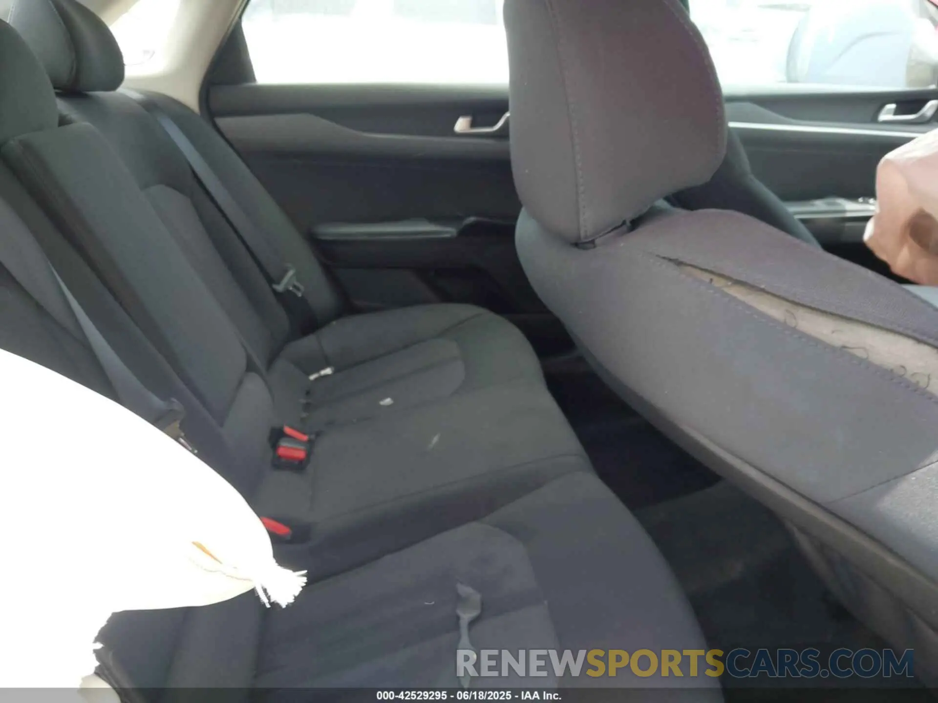 8 fotografías del automóvil dañado 5XXG14J21PG197904 KIA K5 2023