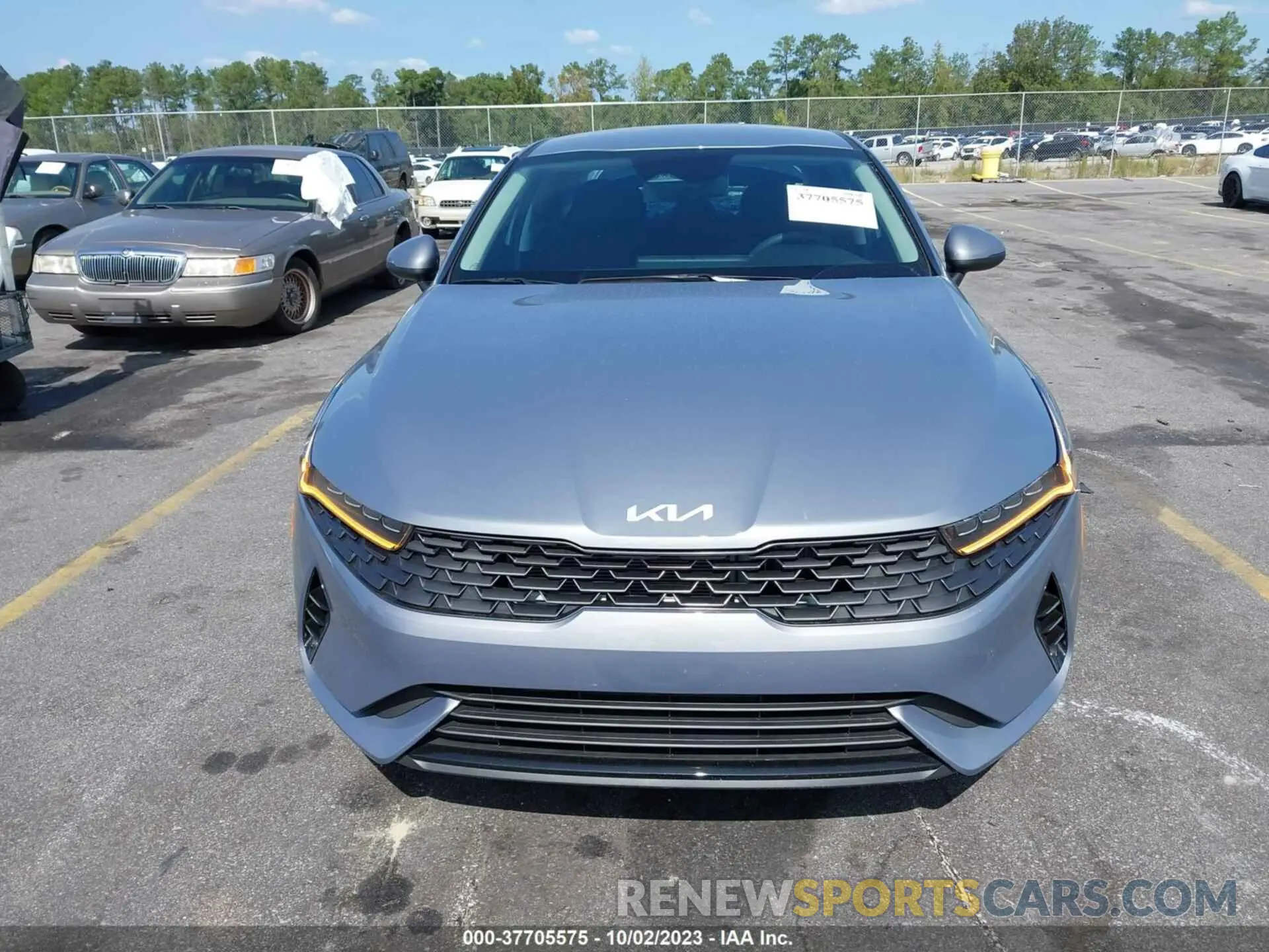 12 fotografías del automóvil dañado 5XXG14J21PG210733 KIA K5 2023