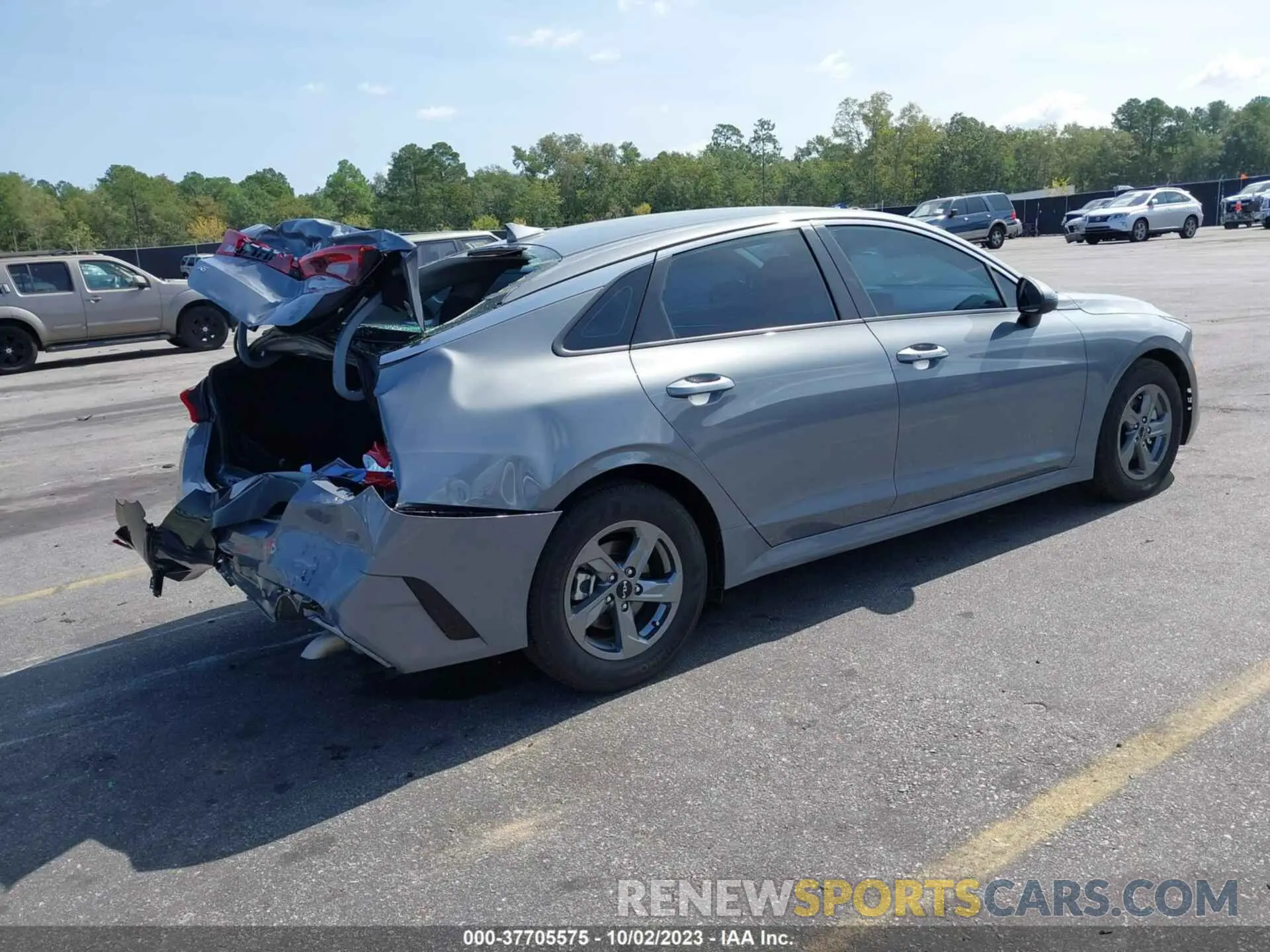 4 fotografías del automóvil dañado 5XXG14J21PG210733 KIA K5 2023