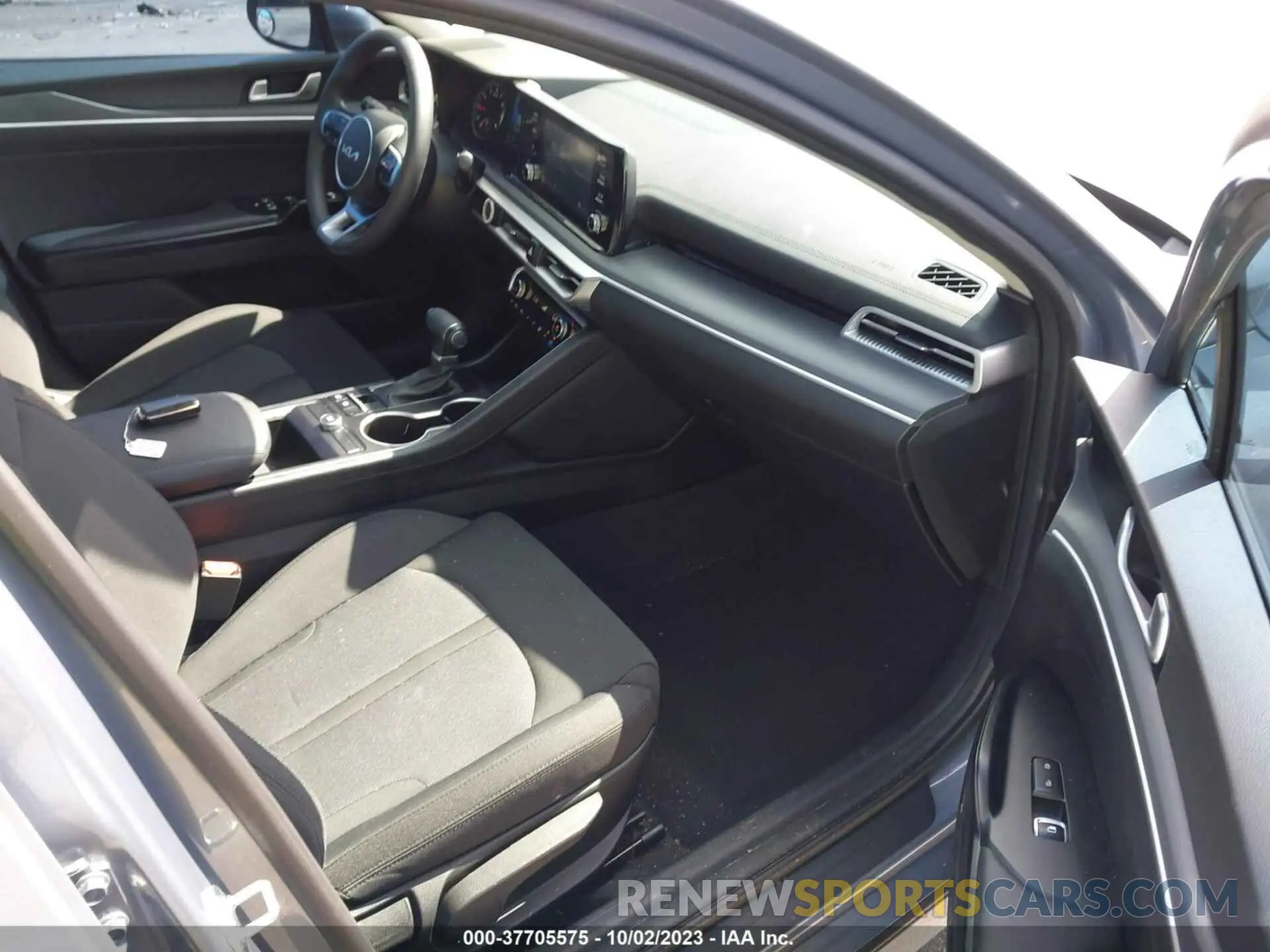 5 fotografías del automóvil dañado 5XXG14J21PG210733 KIA K5 2023