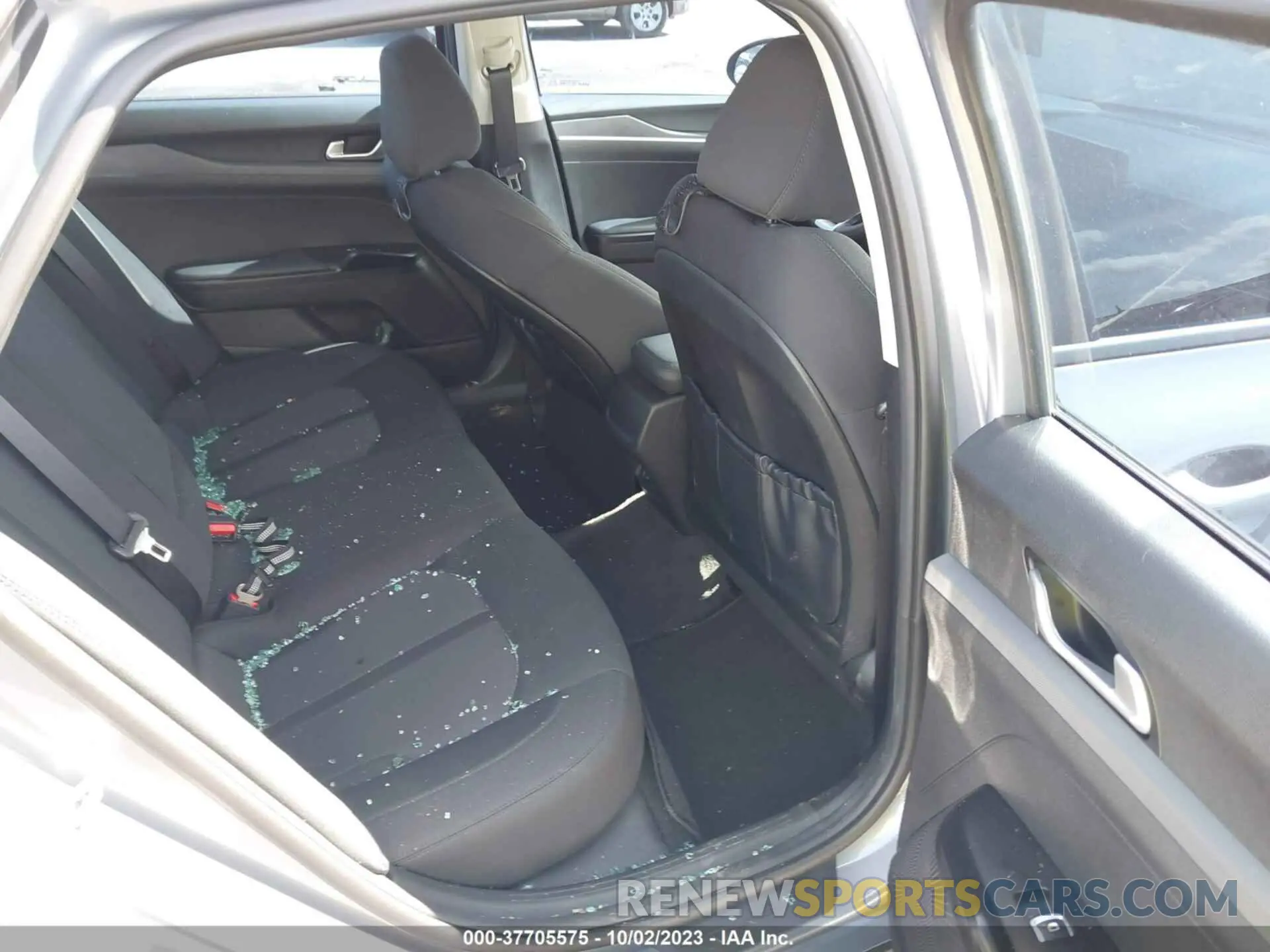 8 fotografías del automóvil dañado 5XXG14J21PG210733 KIA K5 2023