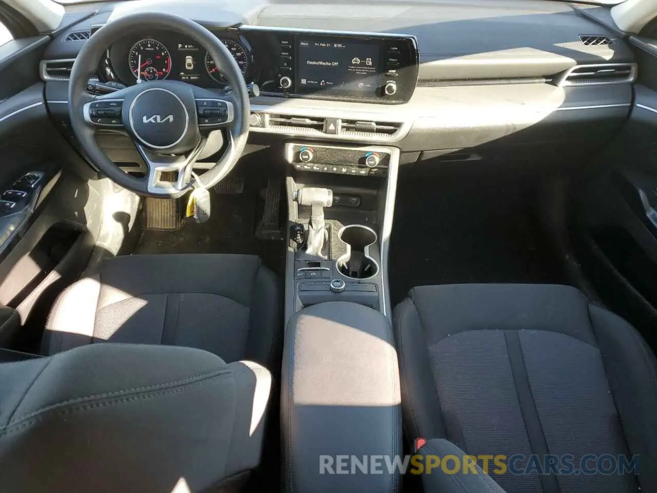 8 fotografías del automóvil dañado 5XXG14J21PG220291 KIA K5 2023