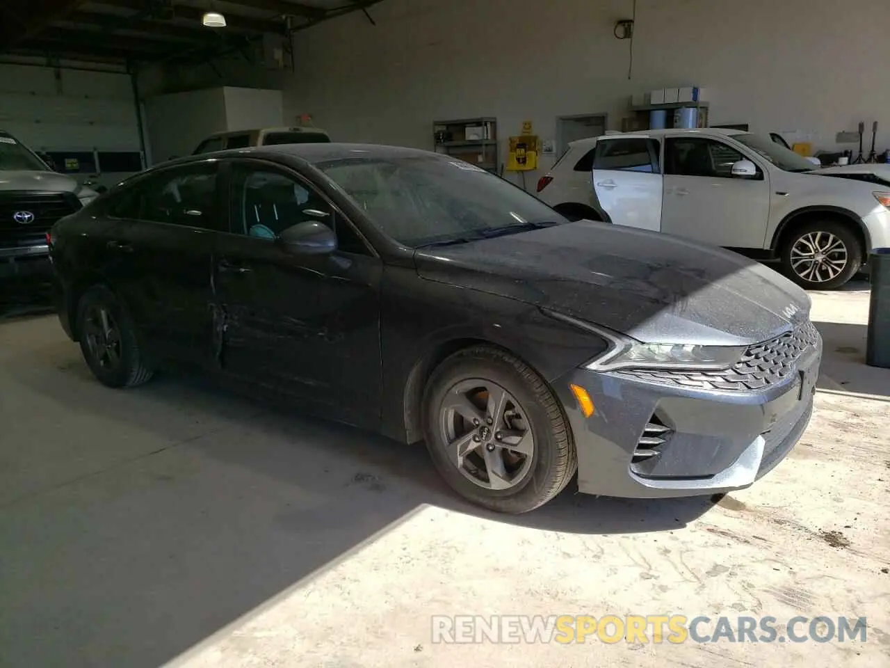 4 fotografías del automóvil dañado 5XXG14J23PG177055 KIA K5 2023
