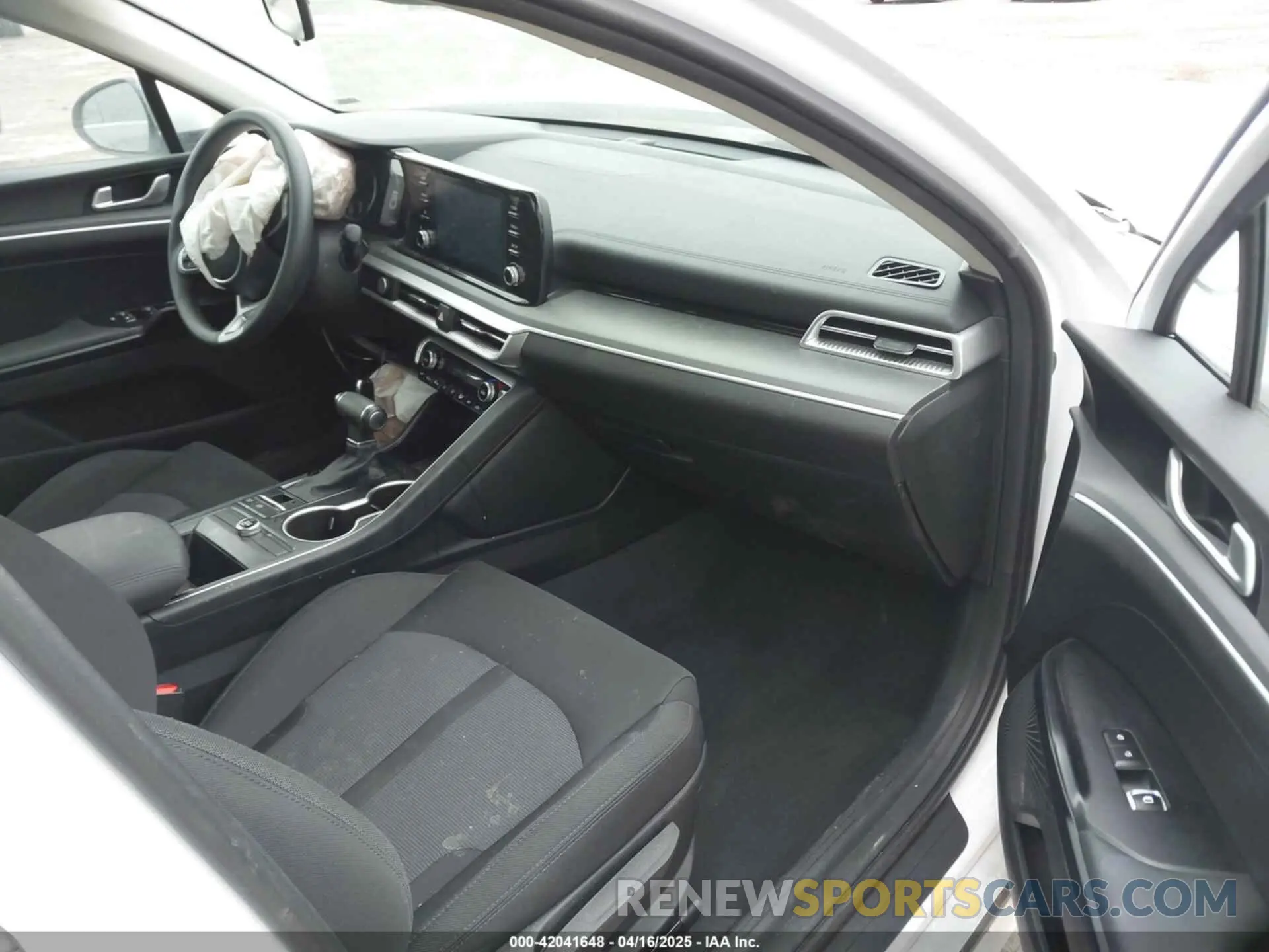 5 fotografías del automóvil dañado 5XXG14J24PG177713 KIA K5 2023