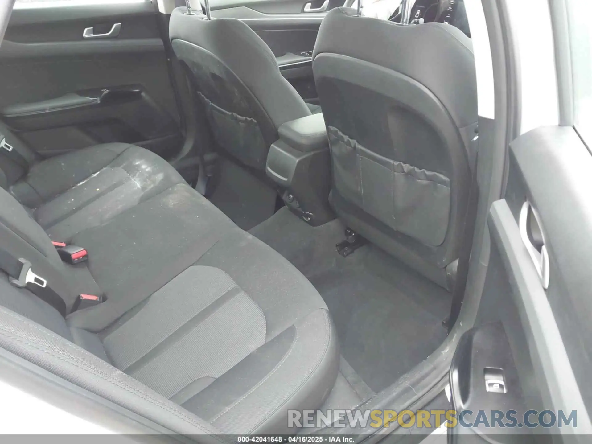 8 fotografías del automóvil dañado 5XXG14J24PG177713 KIA K5 2023